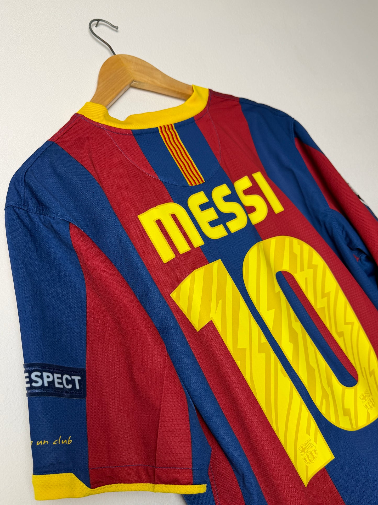 Lionel Messi FC Barcelona 2010-11 Champions League final edition home football shirt (XL)
