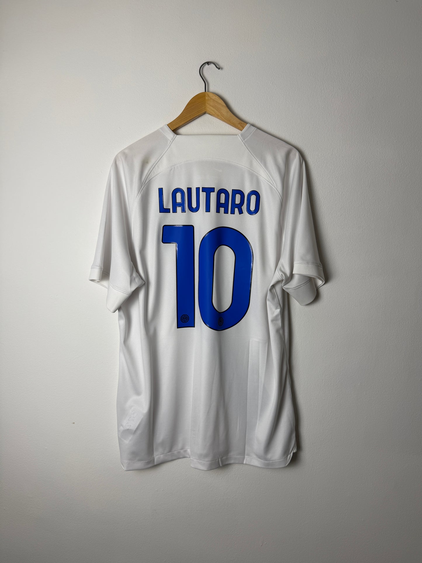 Lautaro Martinez Inter Milan 2023-24 away football shirt (XL)