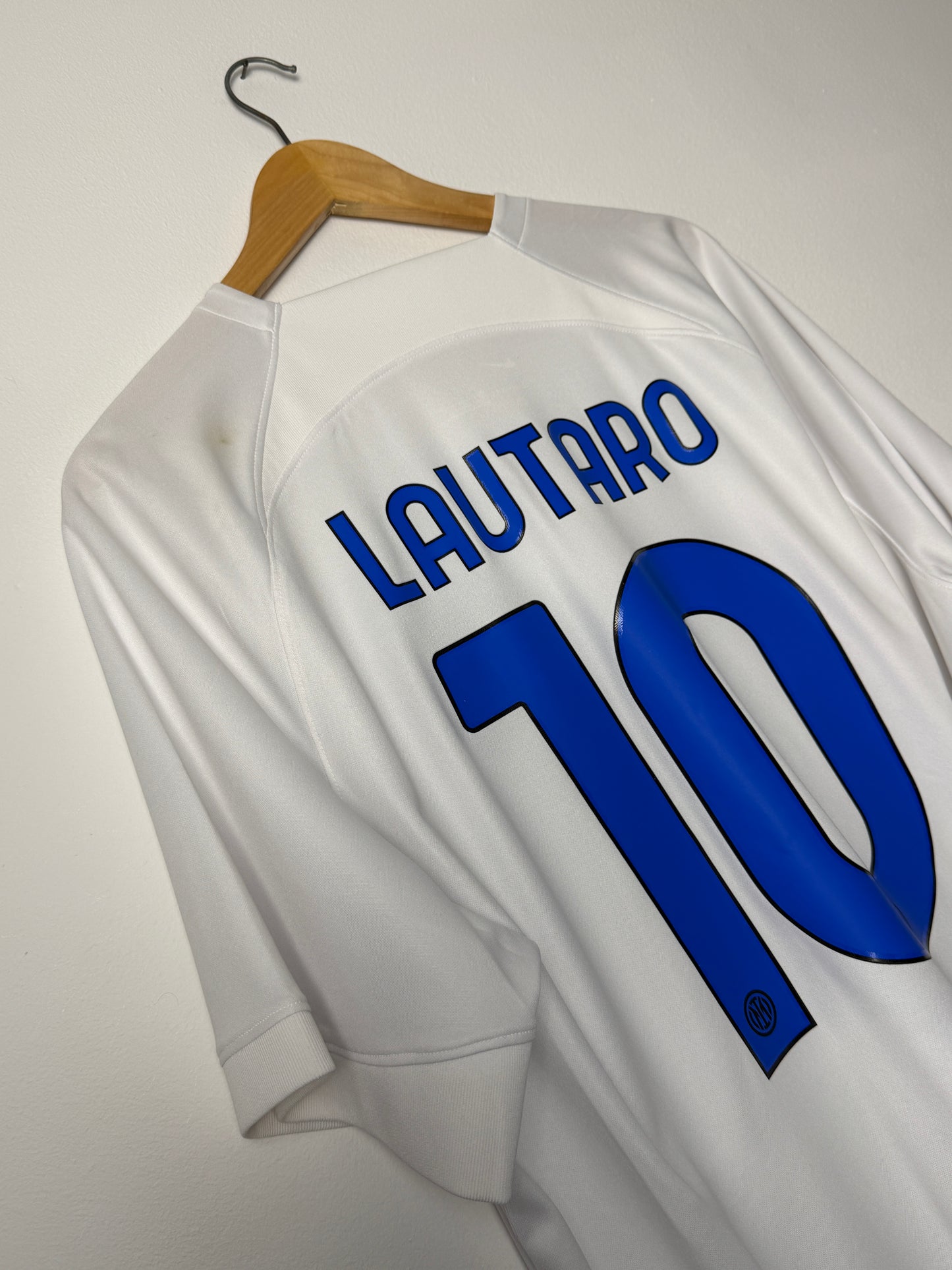 Lautaro Martinez Inter Milan 2023-24 away football shirt (XL)
