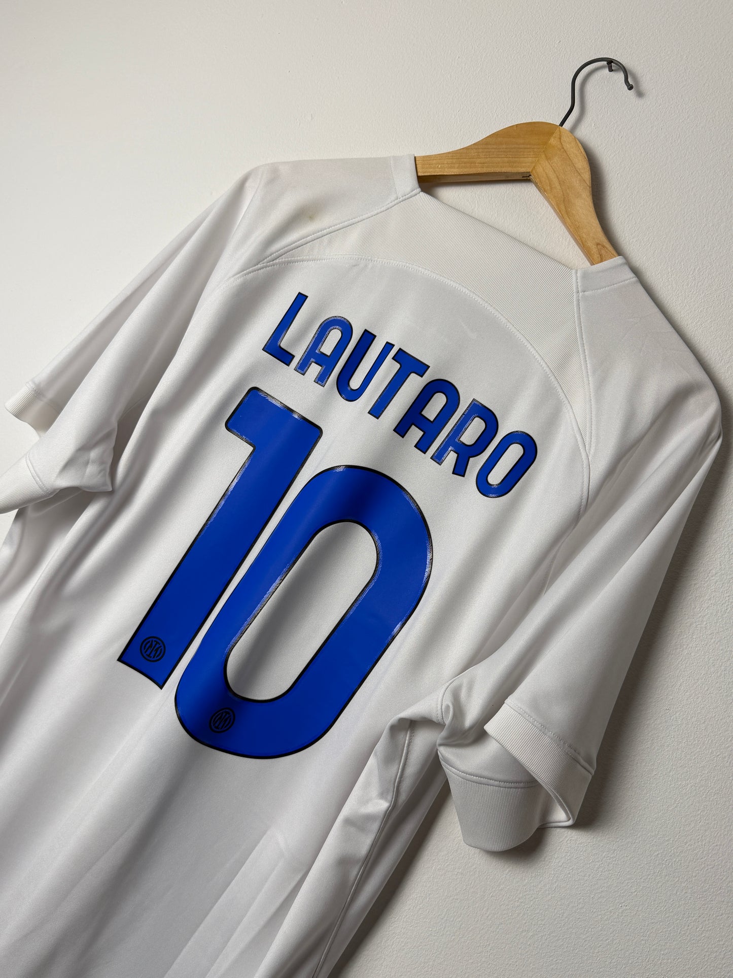 Lautaro Martinez Inter Milan 2023-24 away football shirt (XL)