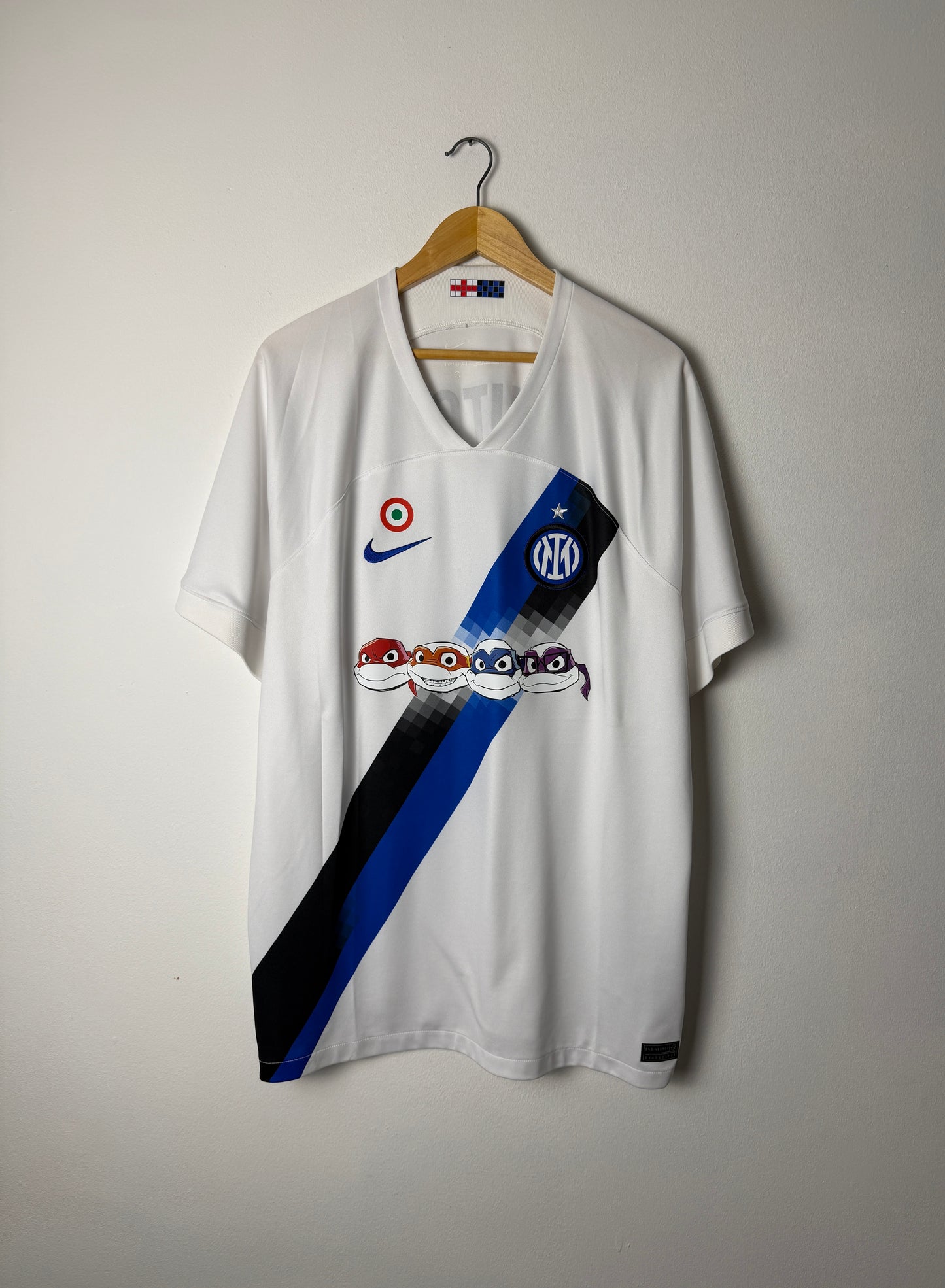 Lautaro Martinez Inter Milan 2023-24 away football shirt (XL)