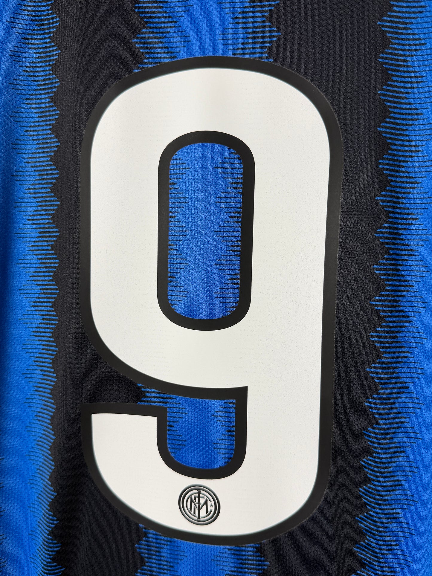 Samuel Eto'o Inter Milan 2010-11 home football shirt (XL)