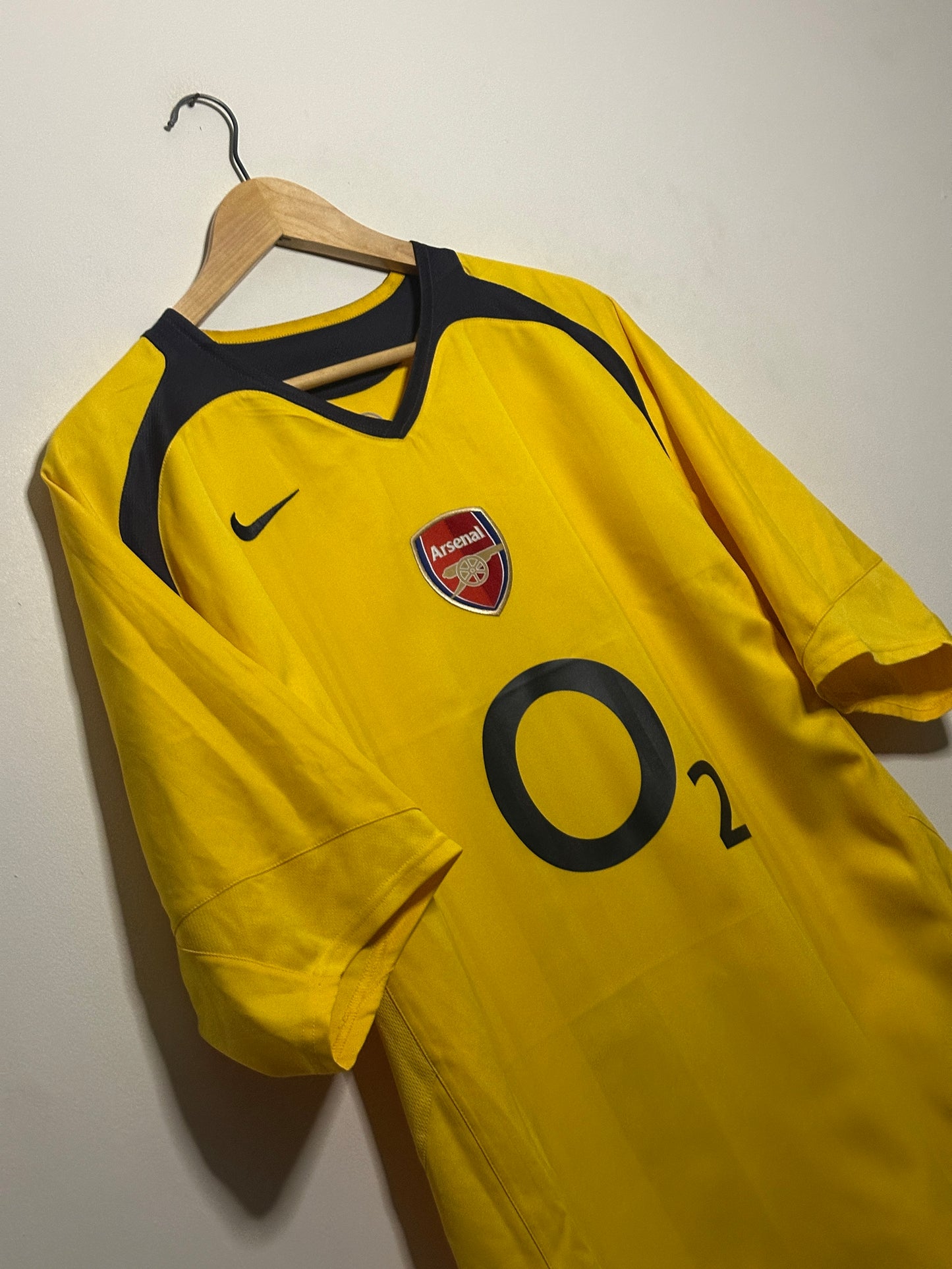 Thierry Henry Arsenal FC 2005-06 away football shirt (L)