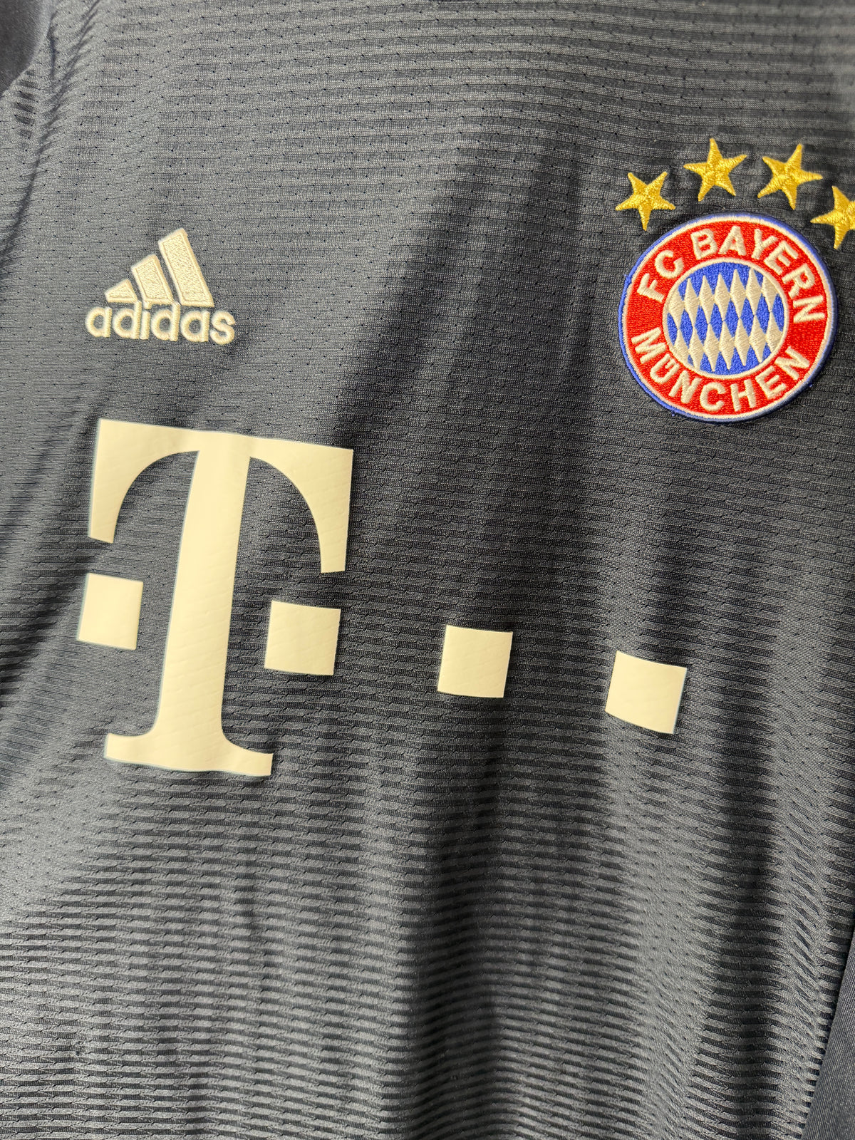Douglas Costa Bayern Munich 2015-16 third football shirt (S)