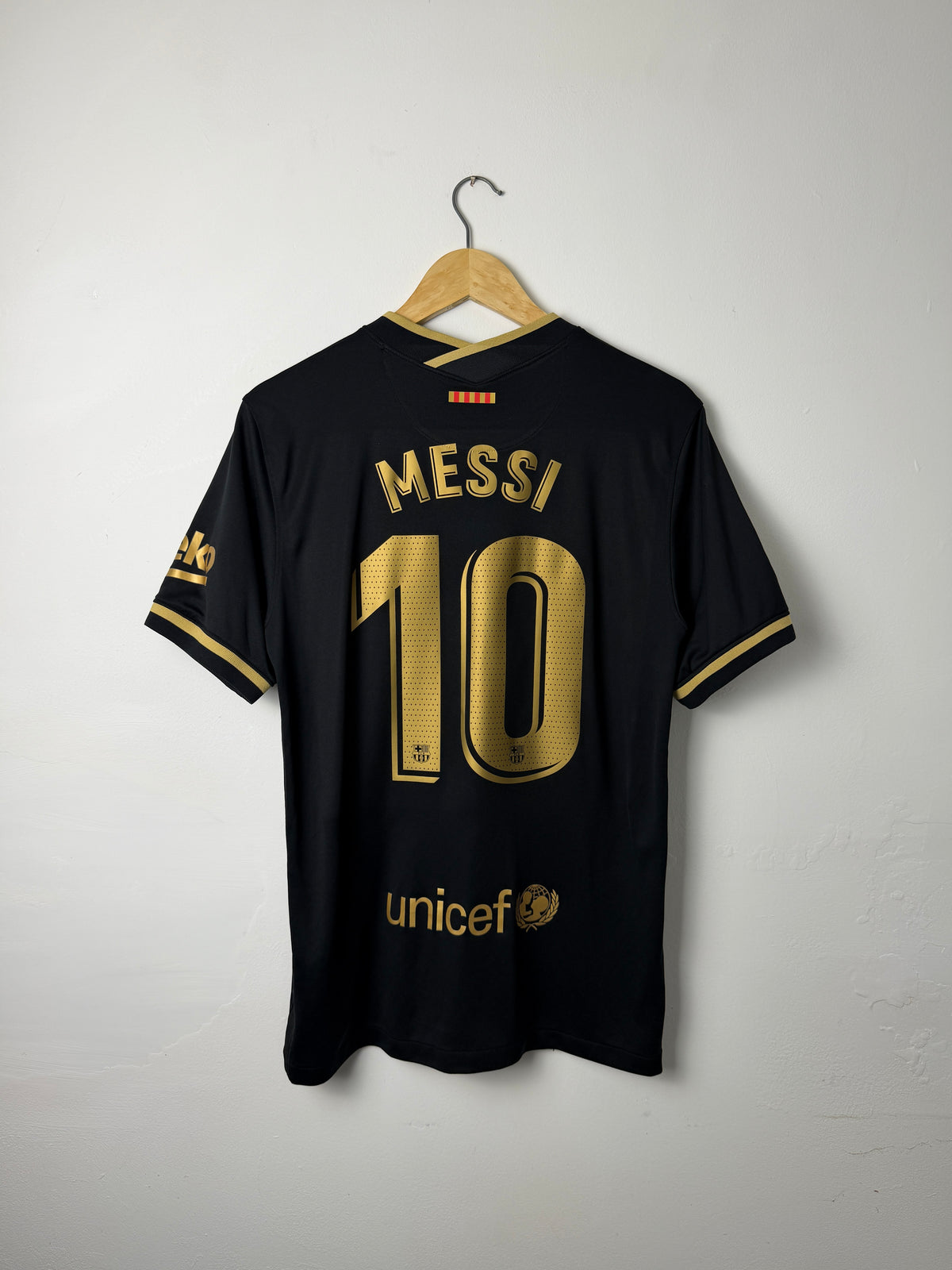 Lionel Messi FC Barcelona 2020-21 away football shirt (M)