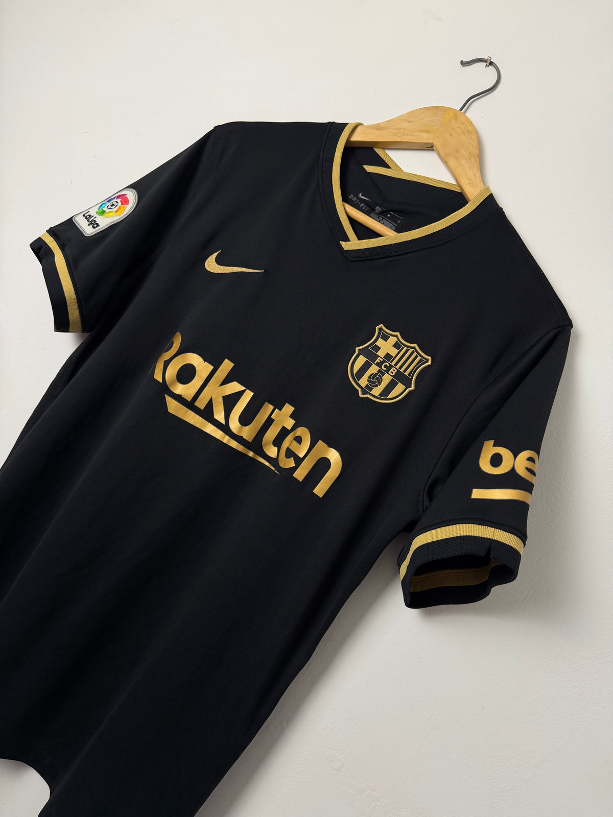 Lionel Messi FC Barcelona 2020-21 away football shirt (M)