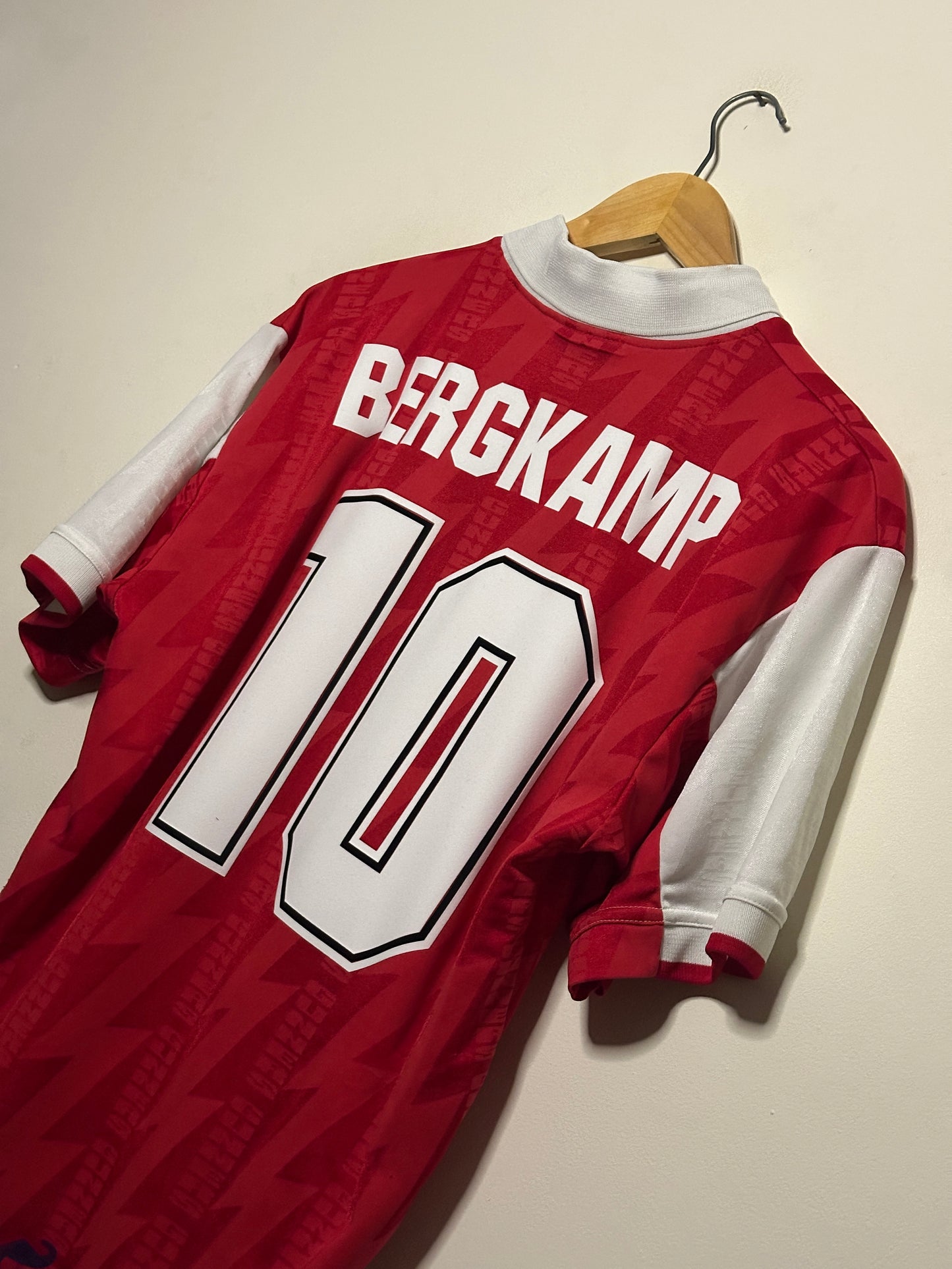 Dennis Bergkamp Arsenal FC 1995-96 home football shirt (M)