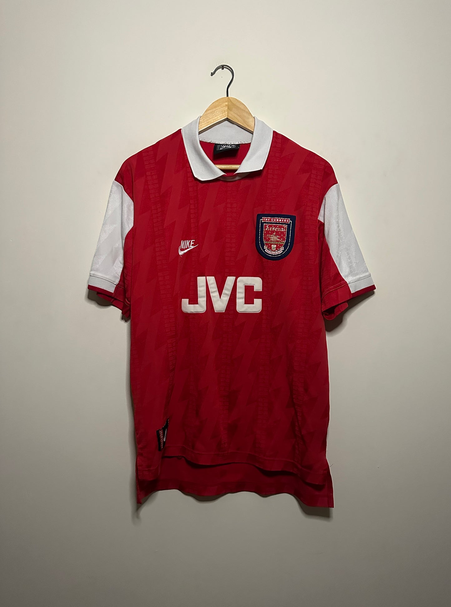 Dennis Bergkamp Arsenal FC 1995-96 home football shirt (M)