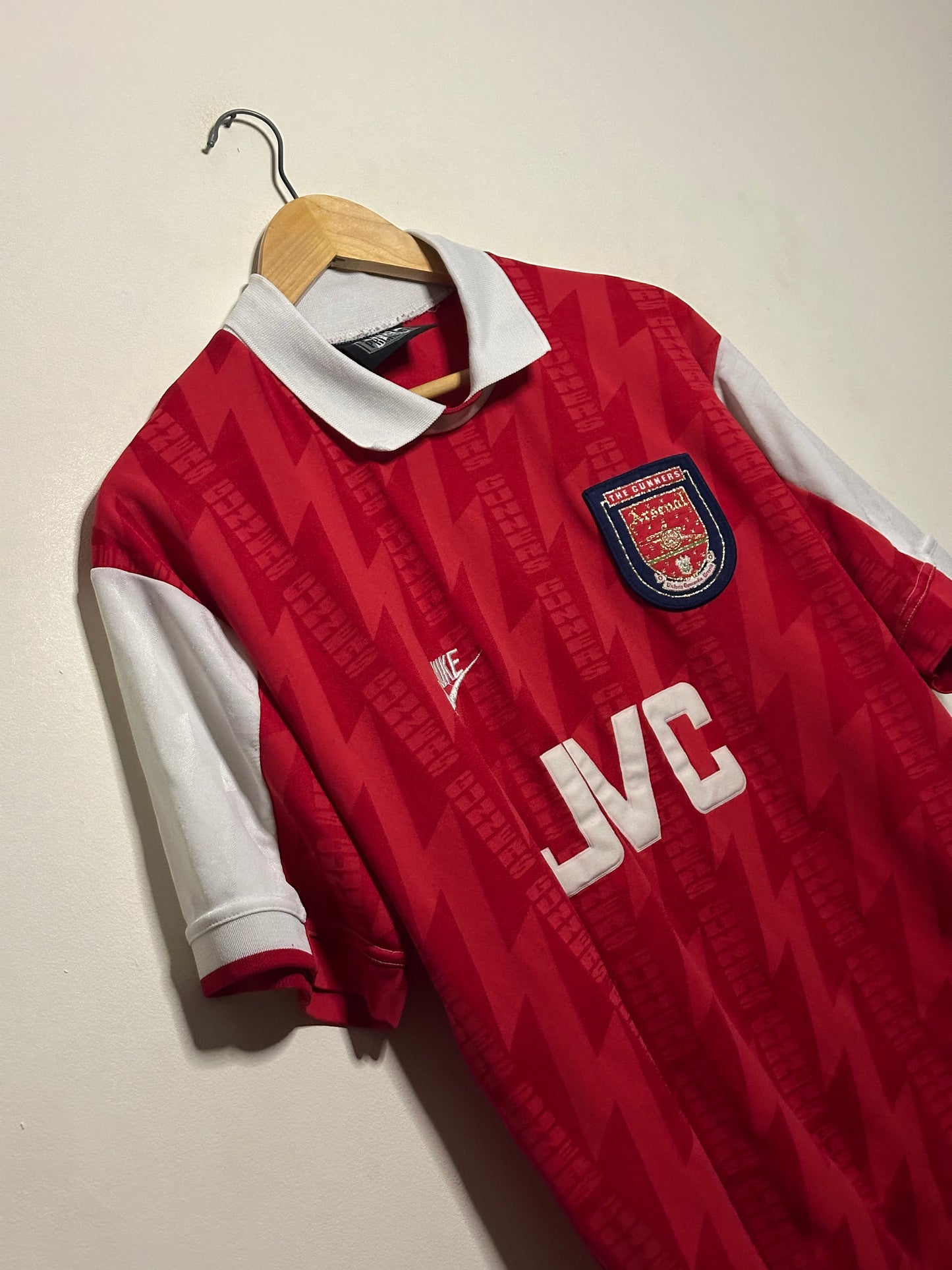 Dennis Bergkamp Arsenal FC 1995-96 home football shirt (M)