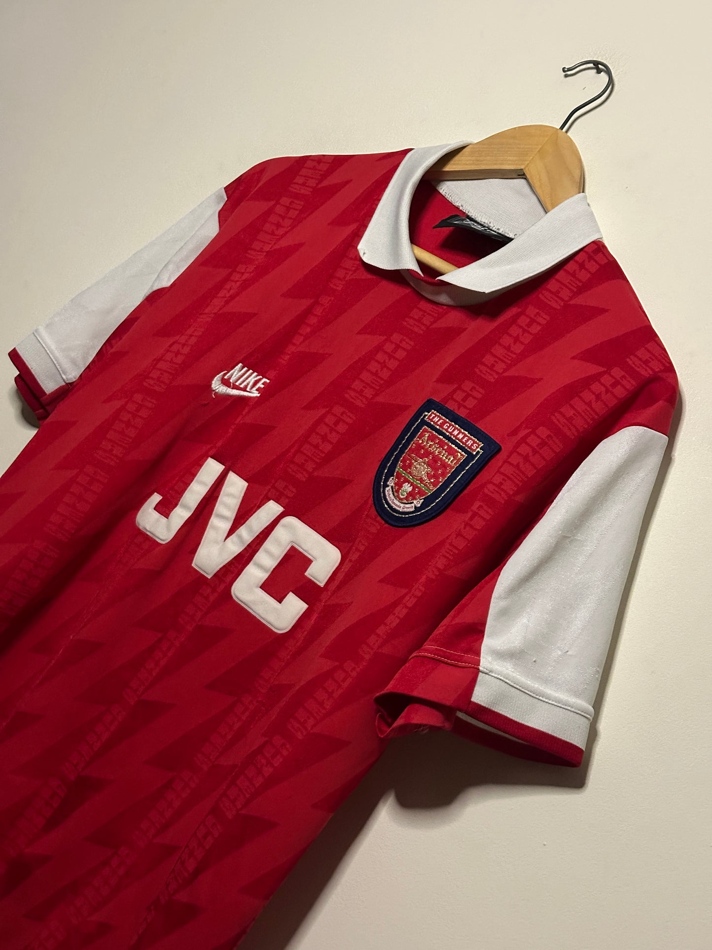 Dennis Bergkamp Arsenal FC 1995-96 home football shirt (M)
