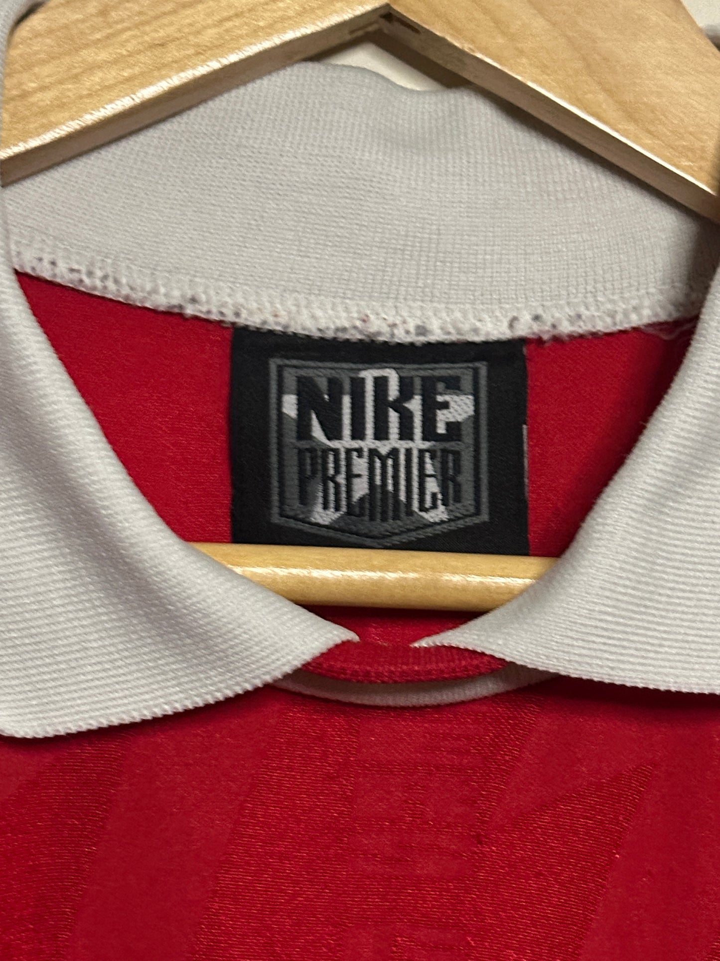 Dennis Bergkamp Arsenal FC 1995-96 home football shirt (M)