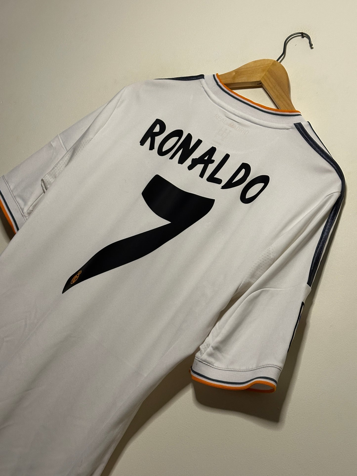 Cristiano Ronaldo Real Madrid CF 2013-14 home football shirt (M)