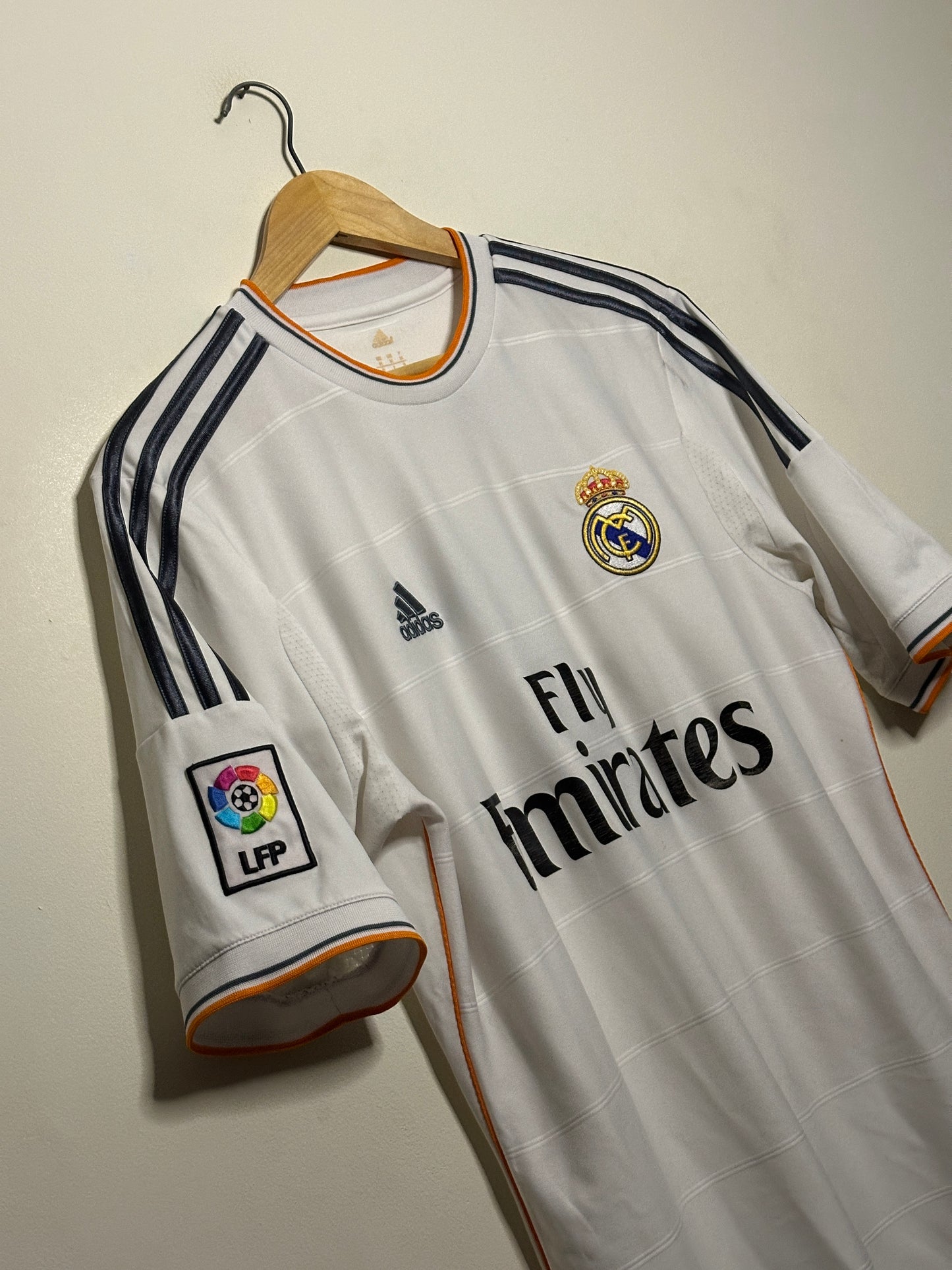 Cristiano Ronaldo Real Madrid CF 2013-14 home football shirt (M)