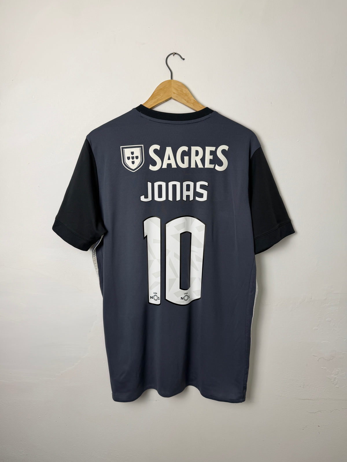 Jonas S.L. Benfica 2017-18 away football shirt (L)