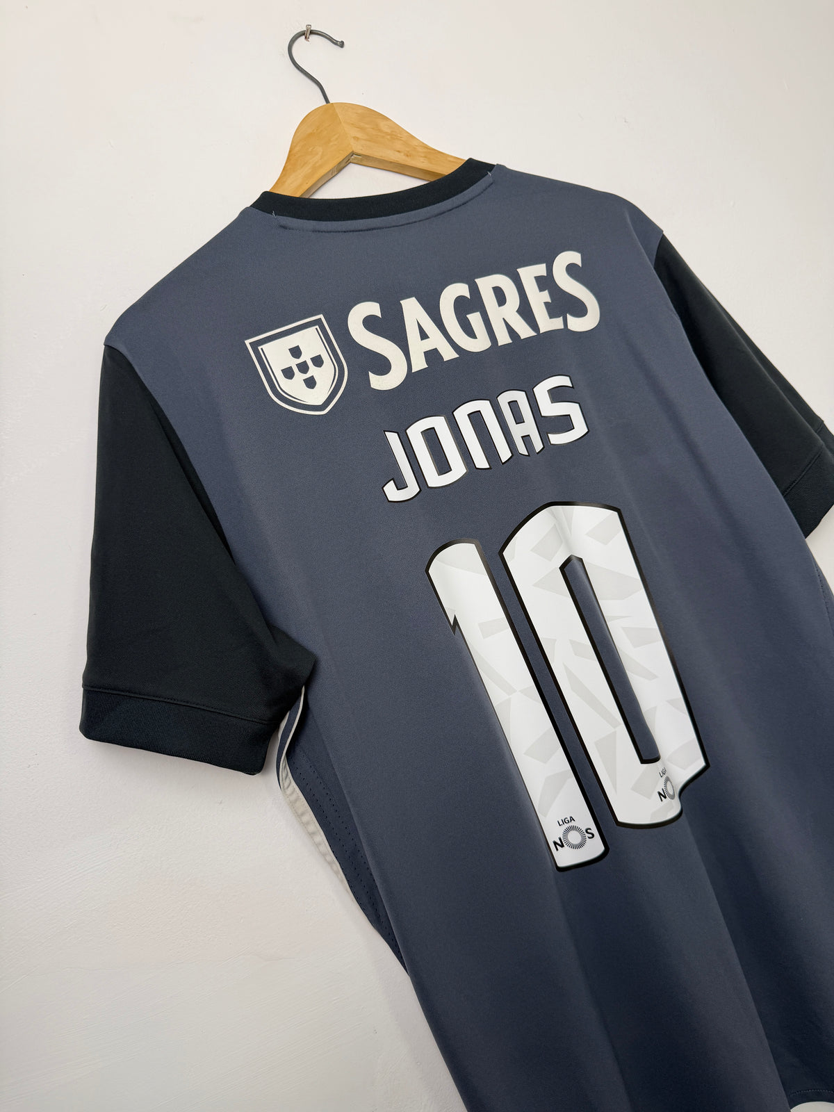 Jonas S.L. Benfica 2017-18 away football shirt (L)