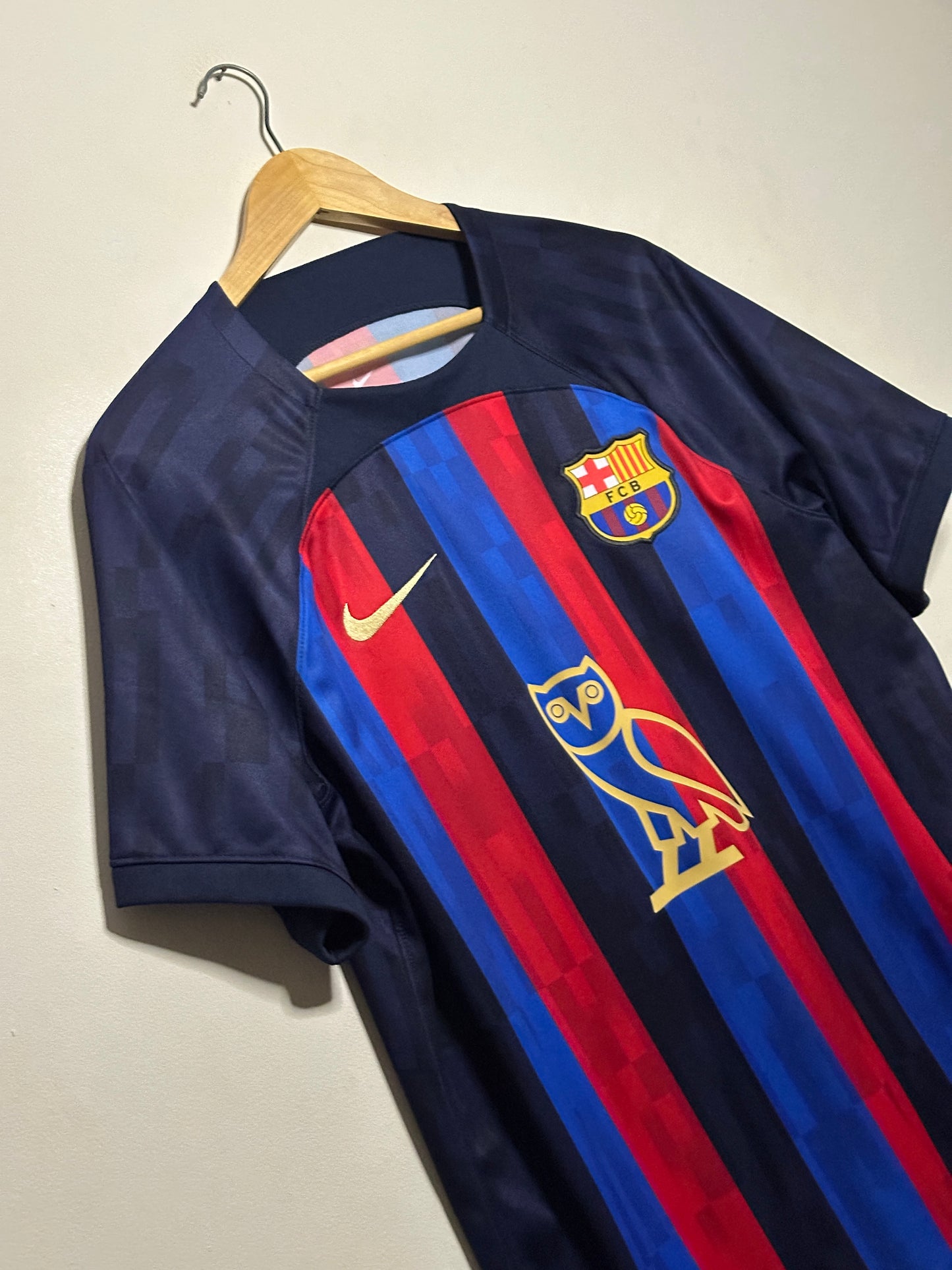 Robert Lewandowski FC Barcelona x OVO 2022-23 home football shirt (L)