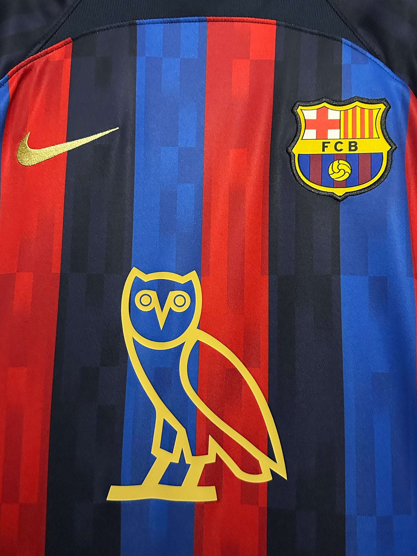 Robert Lewandowski FC Barcelona x OVO 2022-23 home football shirt (L)