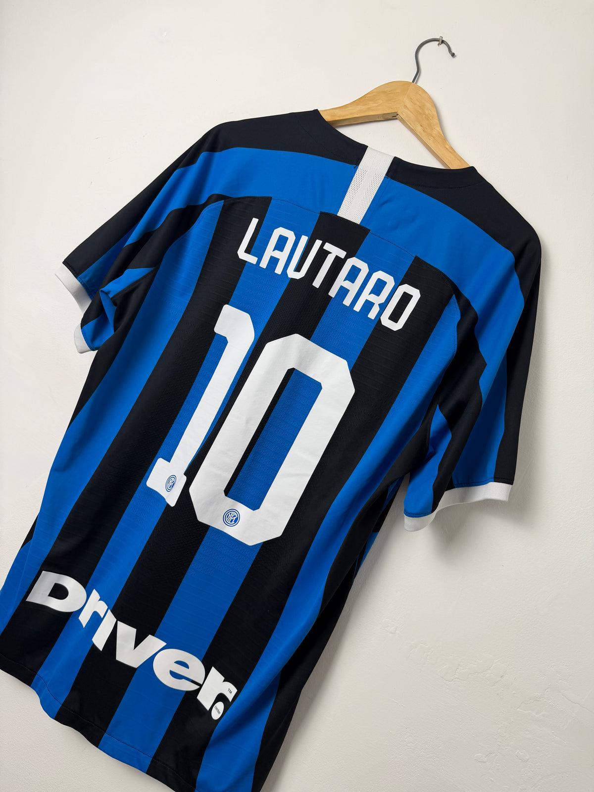 Lautaro Martinez Inter Milan VAPORKNIT 2019-20 home football shirt (XL)