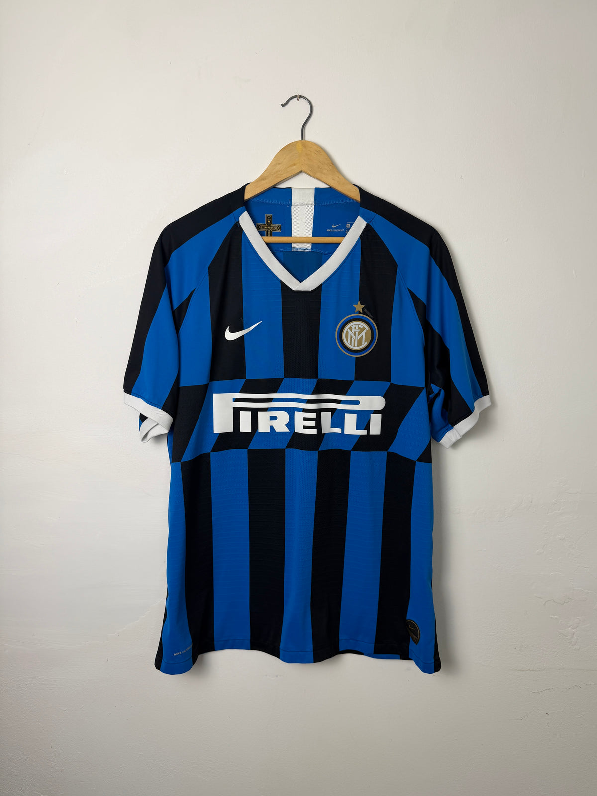 Lautaro Martinez Inter Milan VAPORKNIT 2019-20 home football shirt (XL)