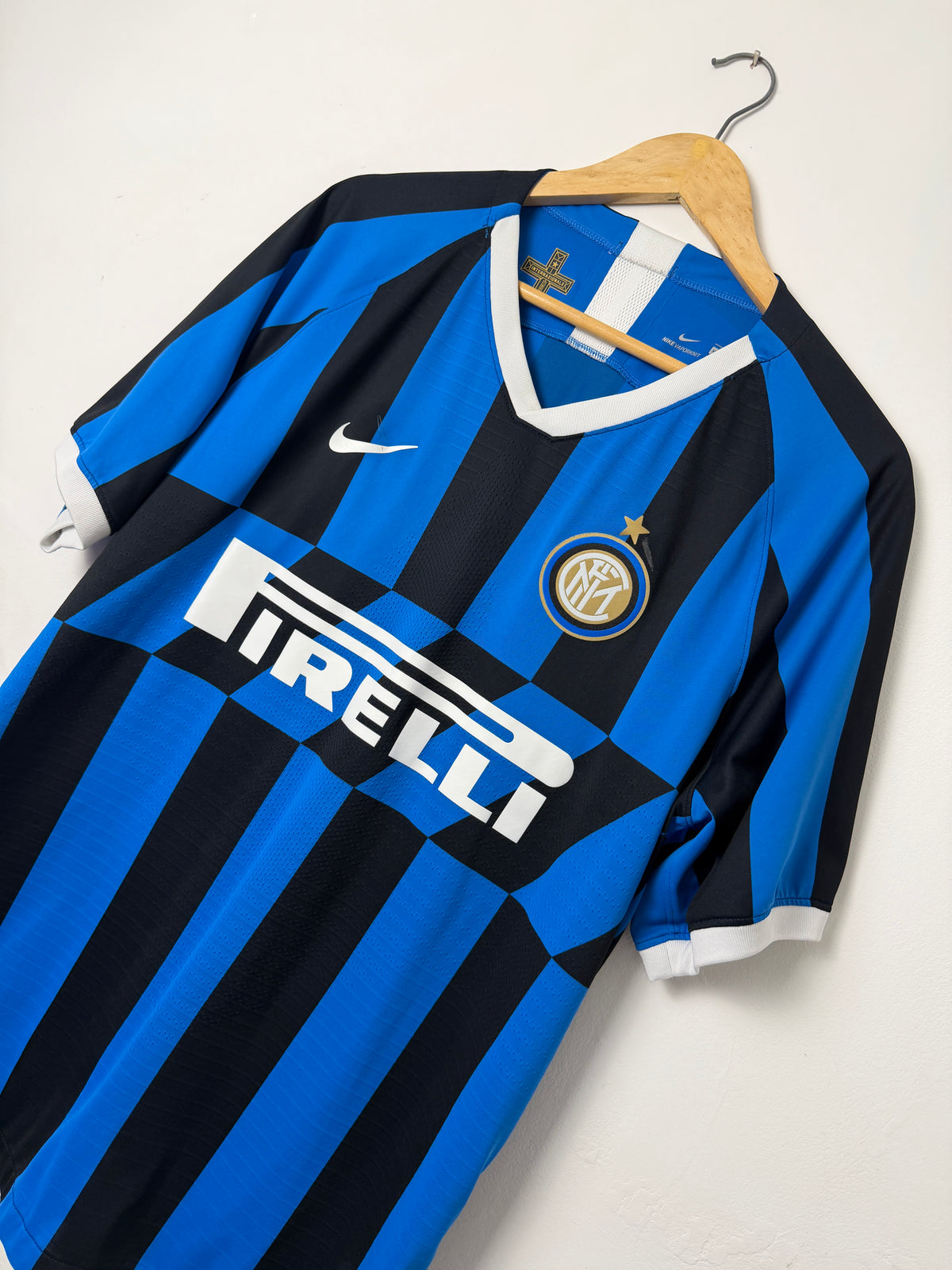 Lautaro Martinez Inter Milan VAPORKNIT 2019-20 home football shirt (XL)
