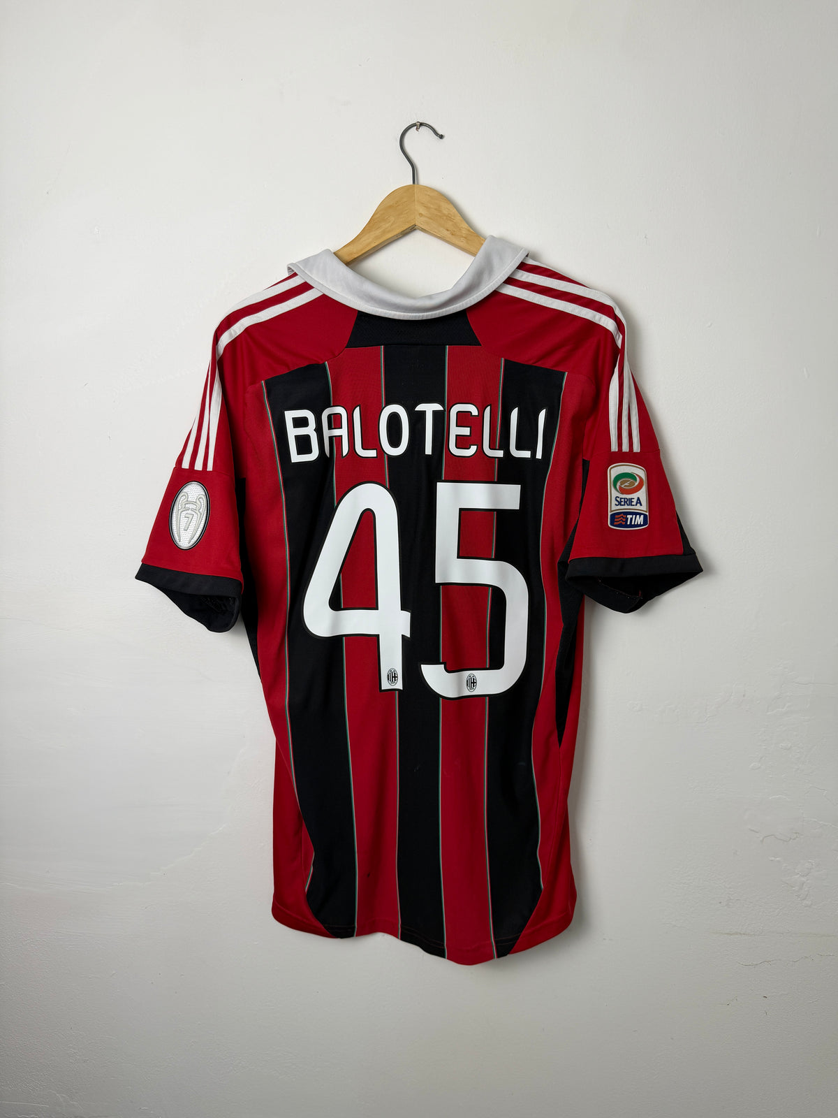 Mario Balotelli AC Milan 2012-13 home football shirt (XL)