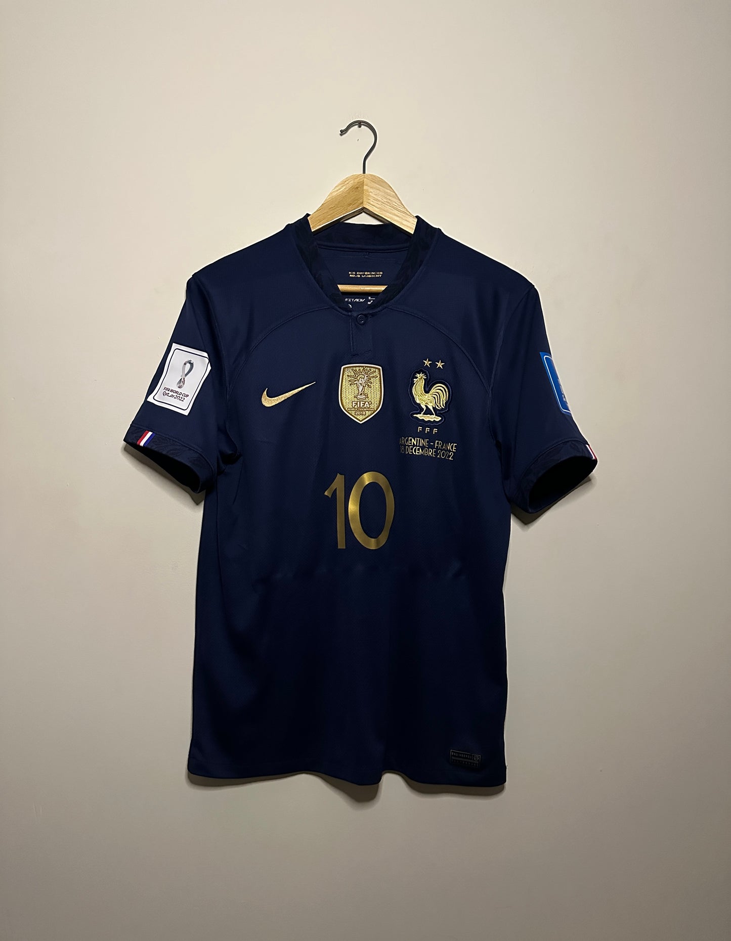 Kylian Mbappe France 2022 World Cup home football shirt (M)