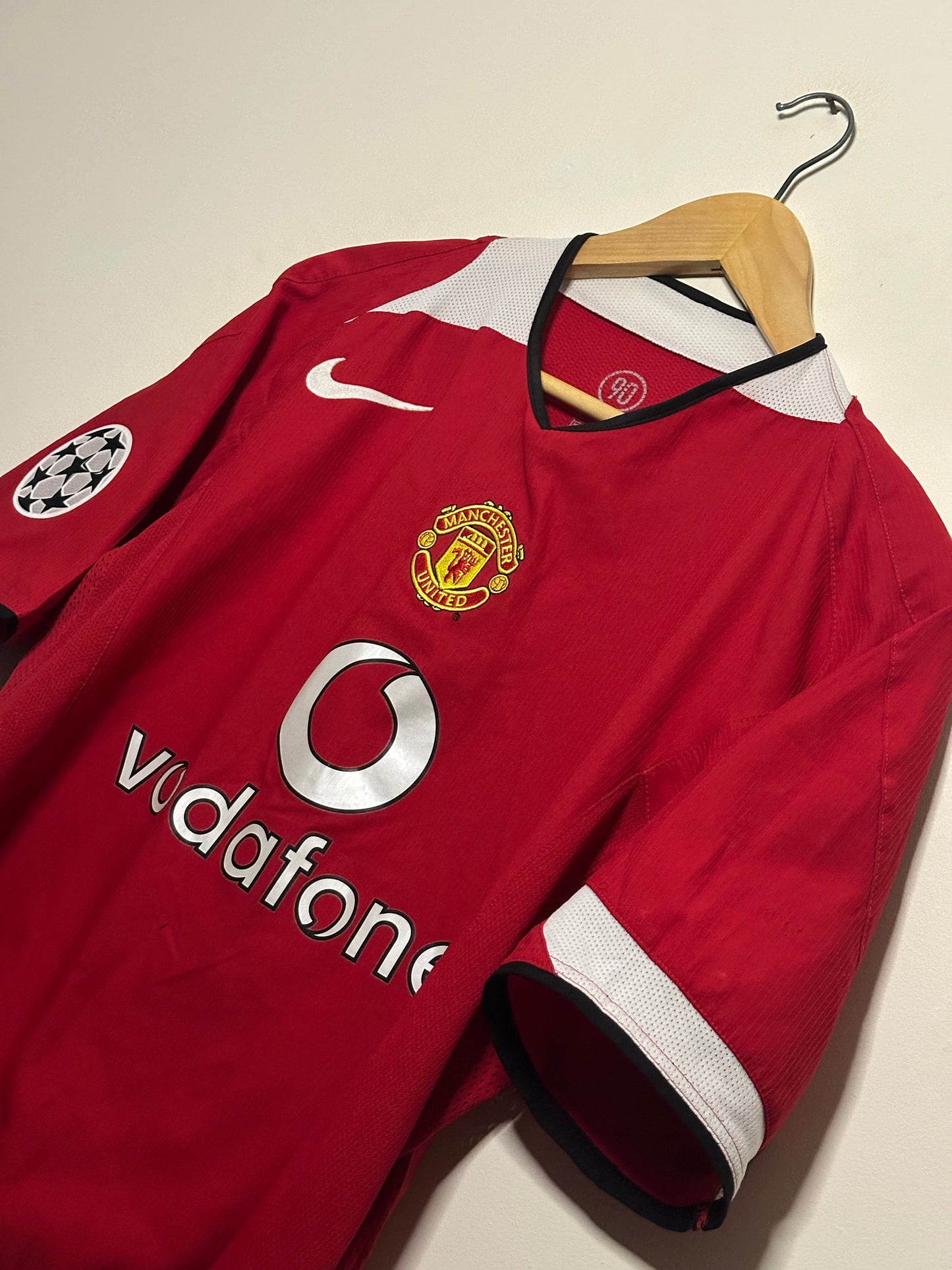 Cristiano Ronaldo Manchester United 2004-06 home football shirt (M)