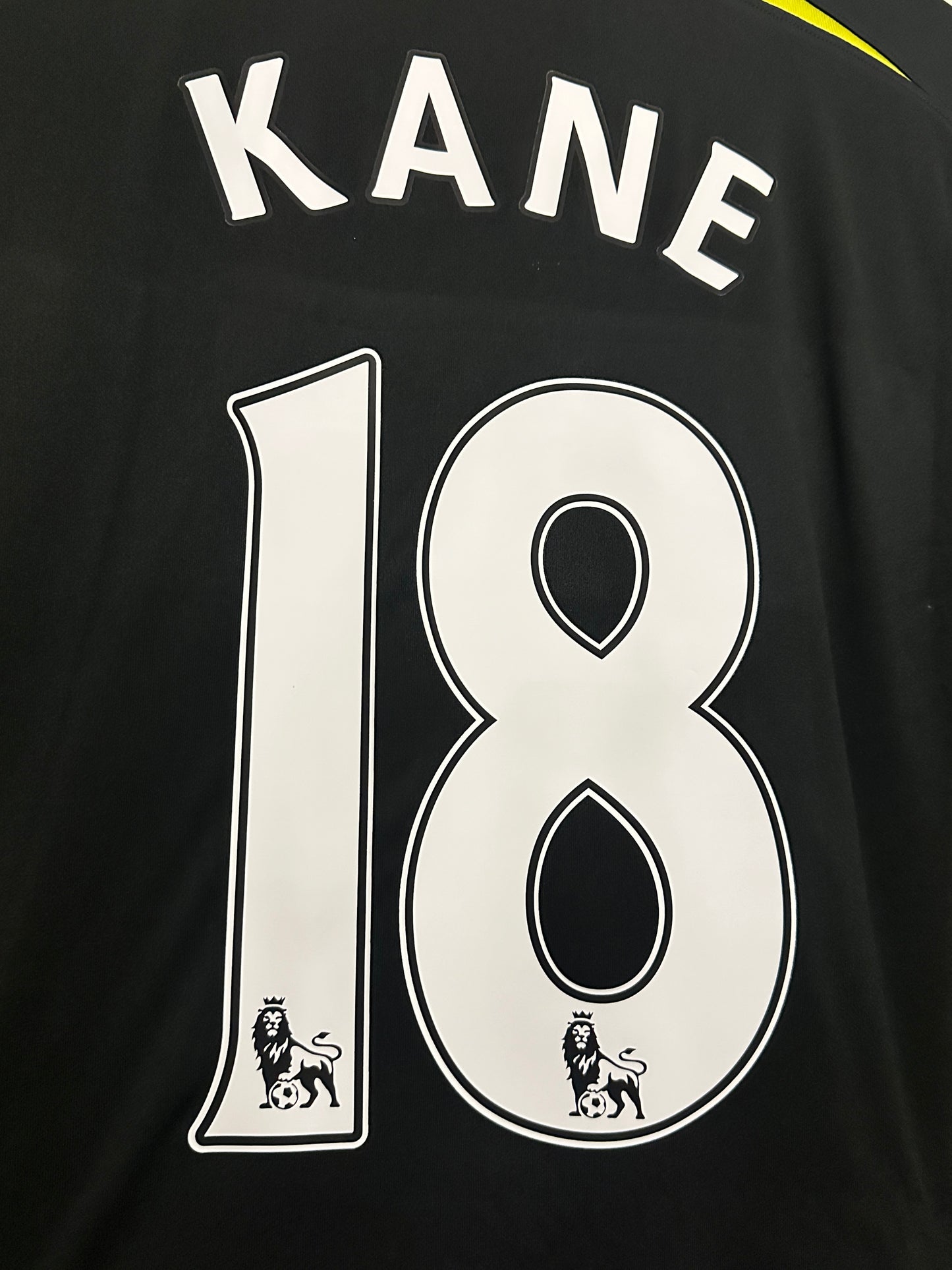 Harry Kane Tottenham Hotspur 2014-15 away football shirt (M)