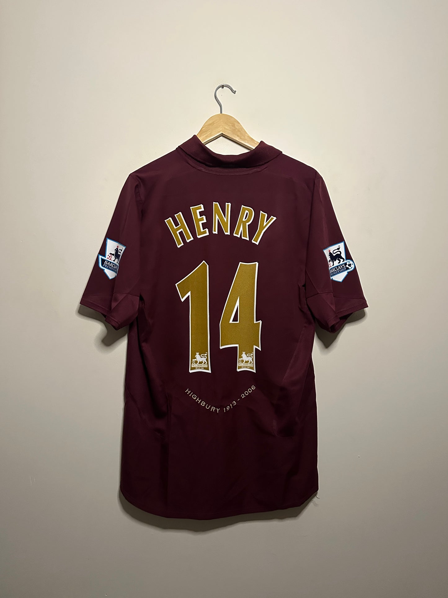 Thierry Henry Arsenal FC 2005-06 home football shirt (L)