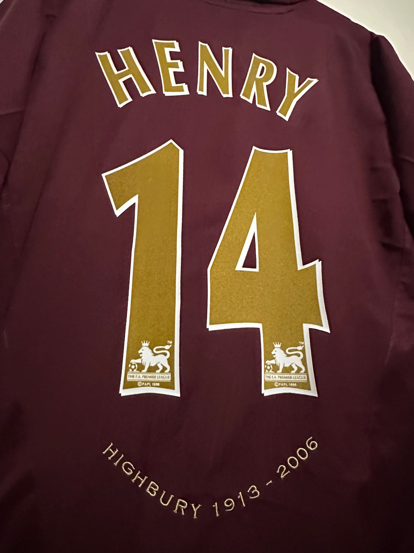 Thierry Henry Arsenal FC 2005-06 home football shirt (L)