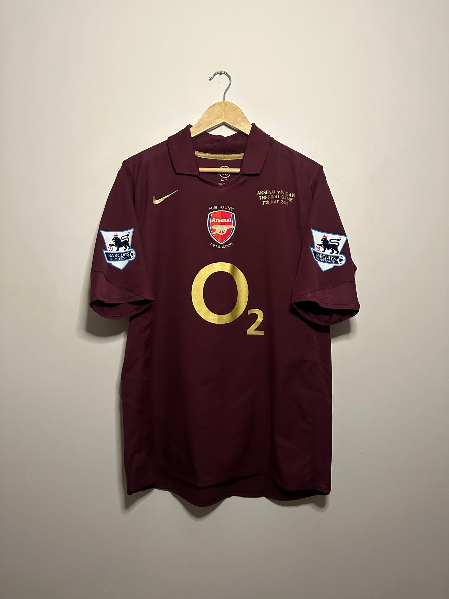 Thierry Henry Arsenal FC 2005-06 home football shirt (L)