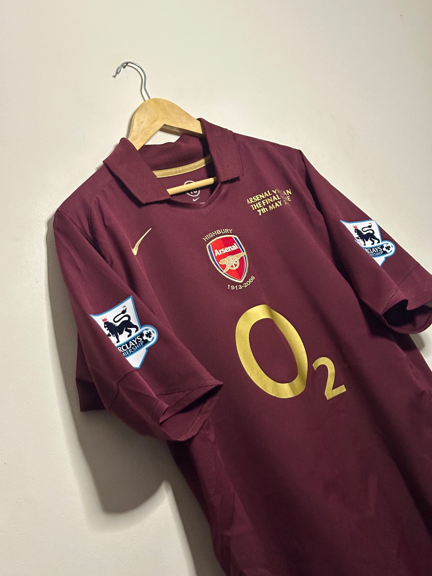 Thierry Henry Arsenal FC 2005-06 home football shirt (L)