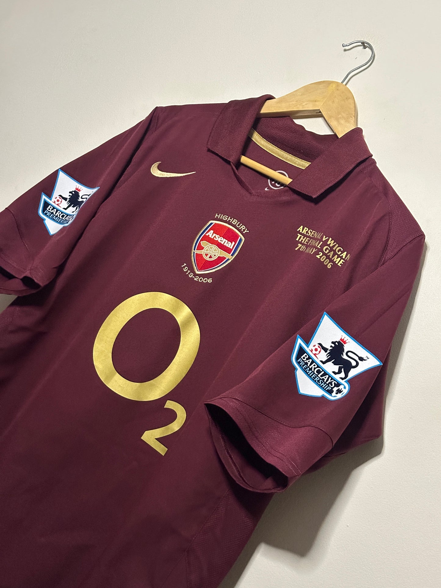 Thierry Henry Arsenal FC 2005-06 home football shirt (L)