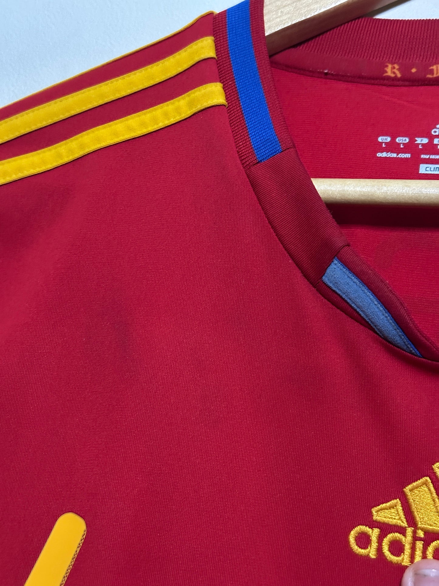 Andres Iniesta Spain 2010 home football shirt (L)