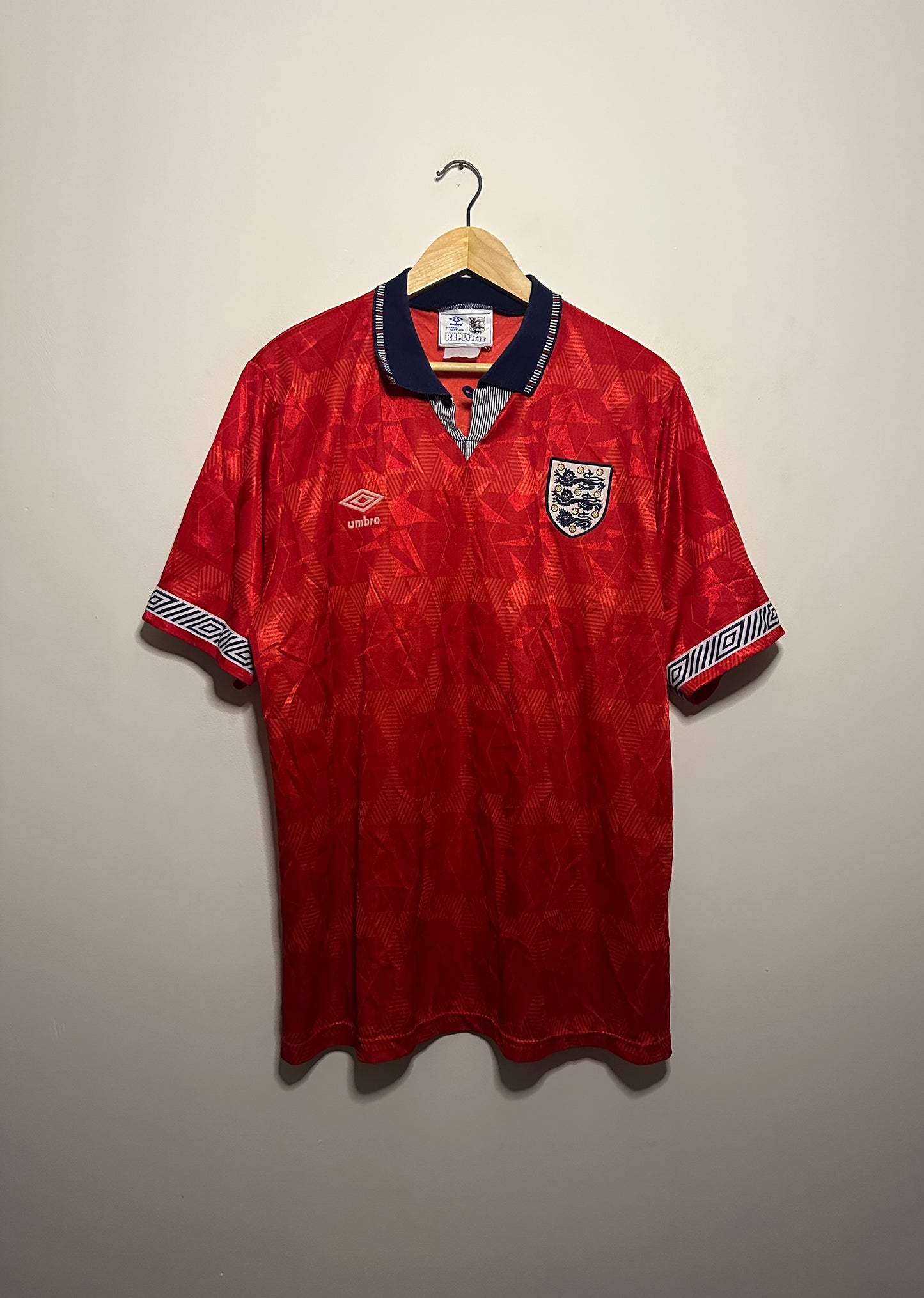 England 1990 away football shirt (XL)