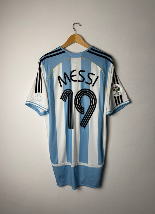 Lionel Messi Argentina 2006 World Cup home football shirt (L)