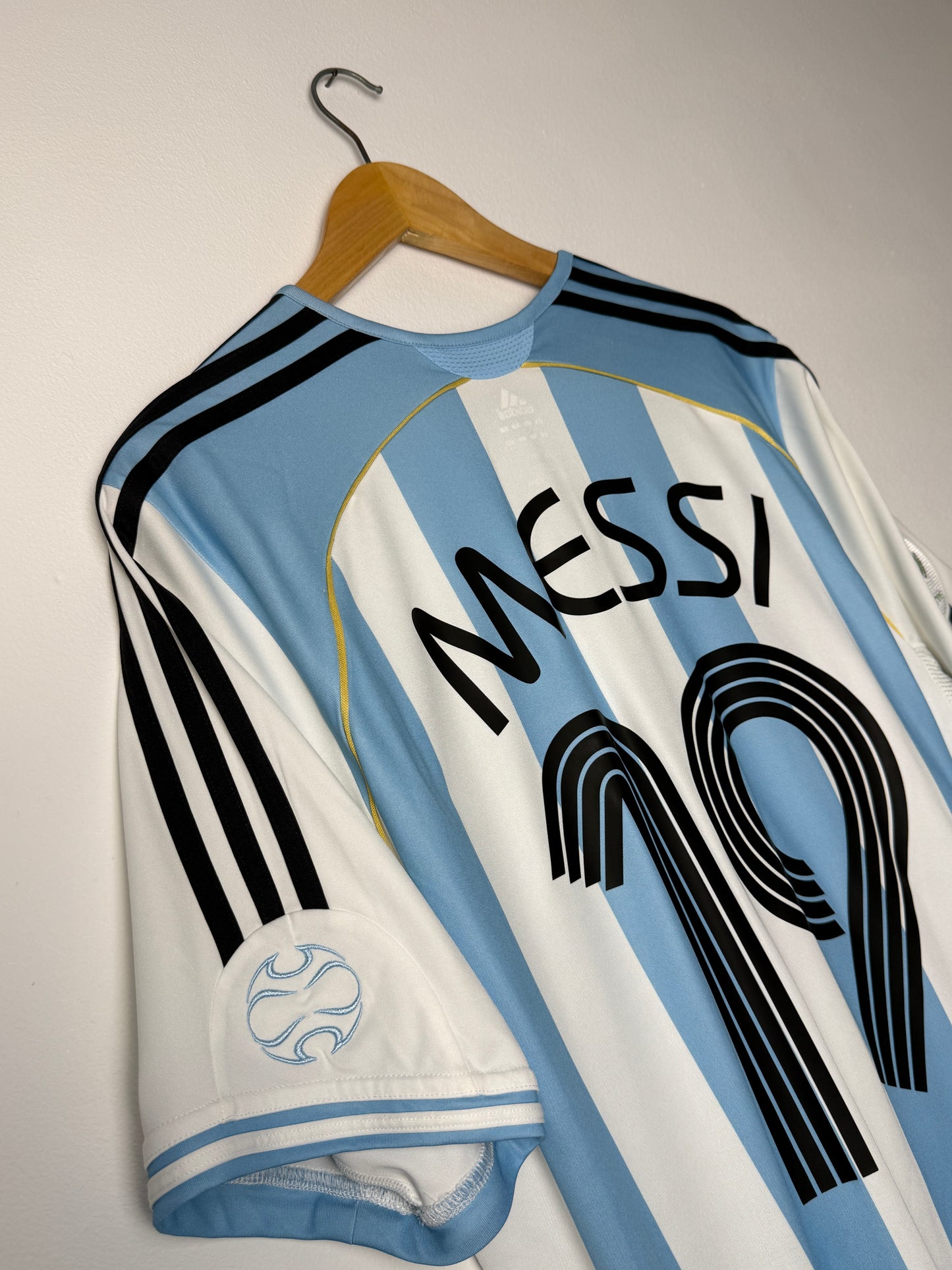 Lionel Messi Argentina 2006 World Cup home football shirt (L)