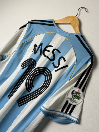 Lionel Messi Argentina 2006 World Cup home football shirt (L)