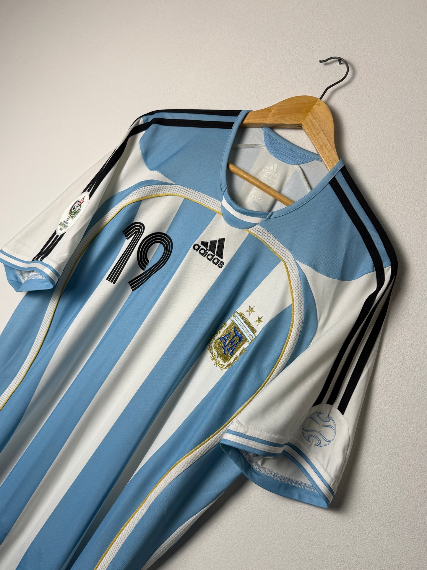 Lionel Messi Argentina 2006 World Cup home football shirt (L)