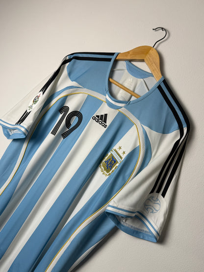 Lionel Messi Argentina 2006 World Cup home football shirt (L)