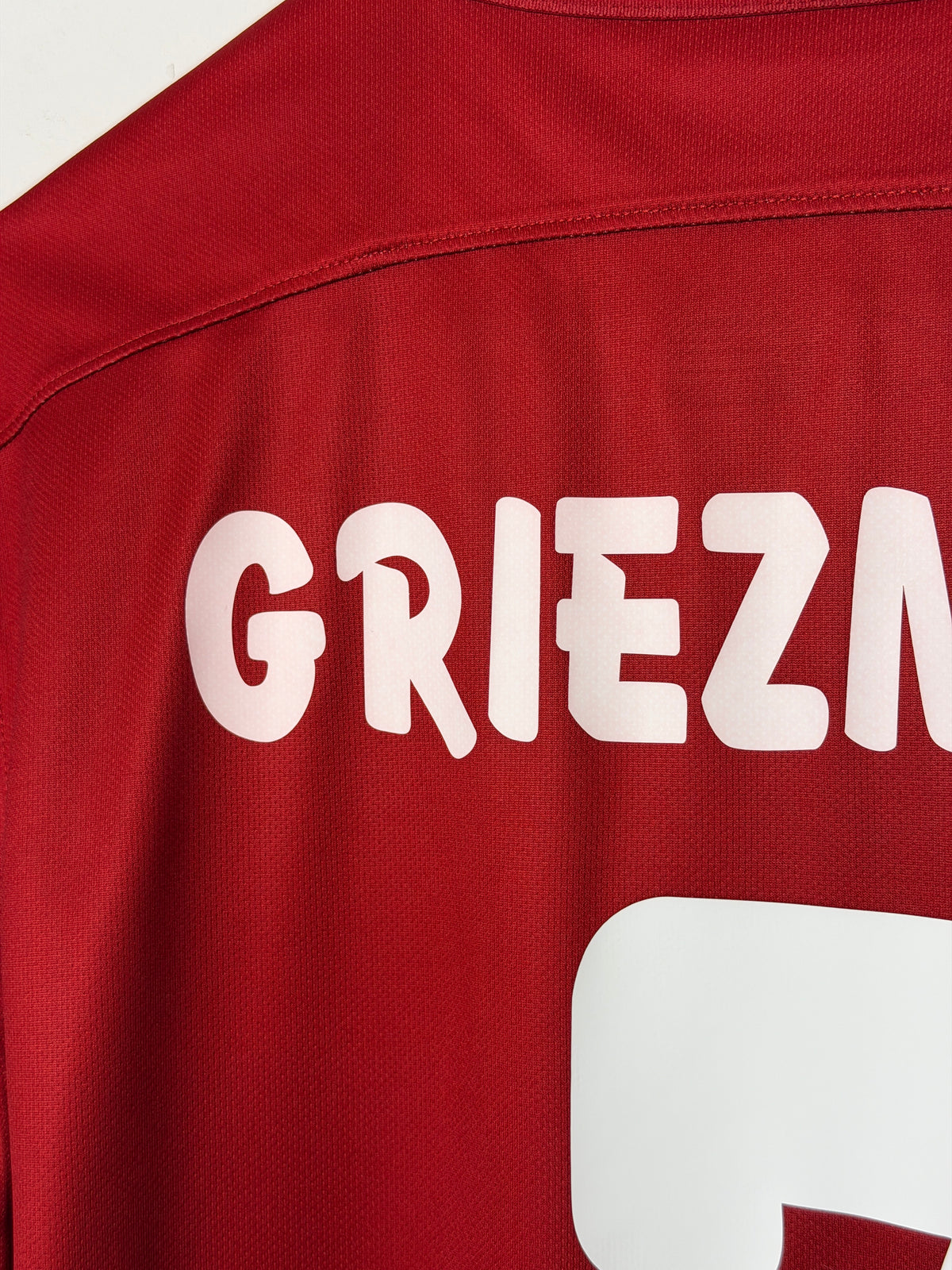 Antoine Griezmann Atletico Madrid 2015-16 home football shirt (M)