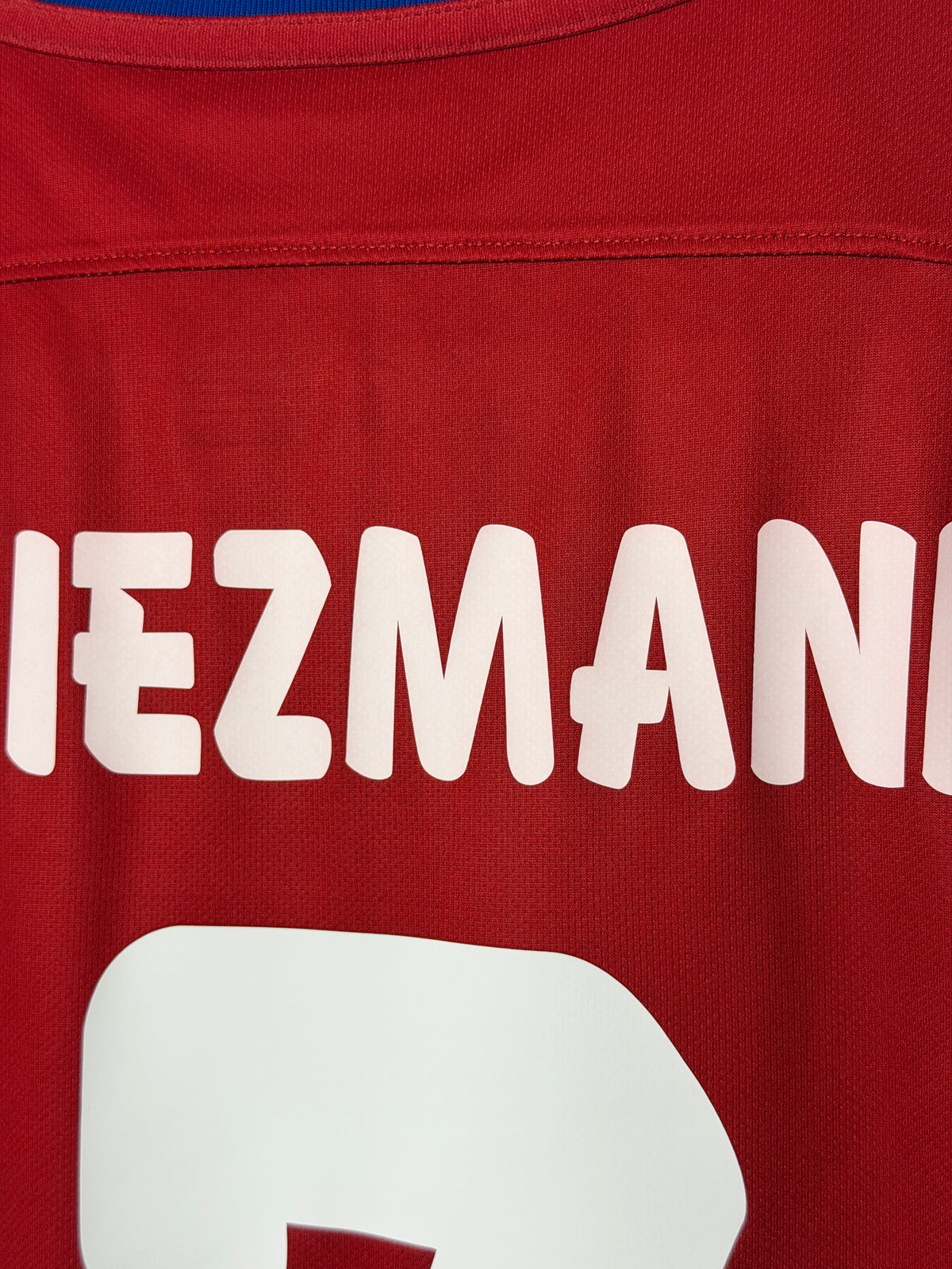 Antoine Griezmann Atletico Madrid 2015-16 home football shirt (M)