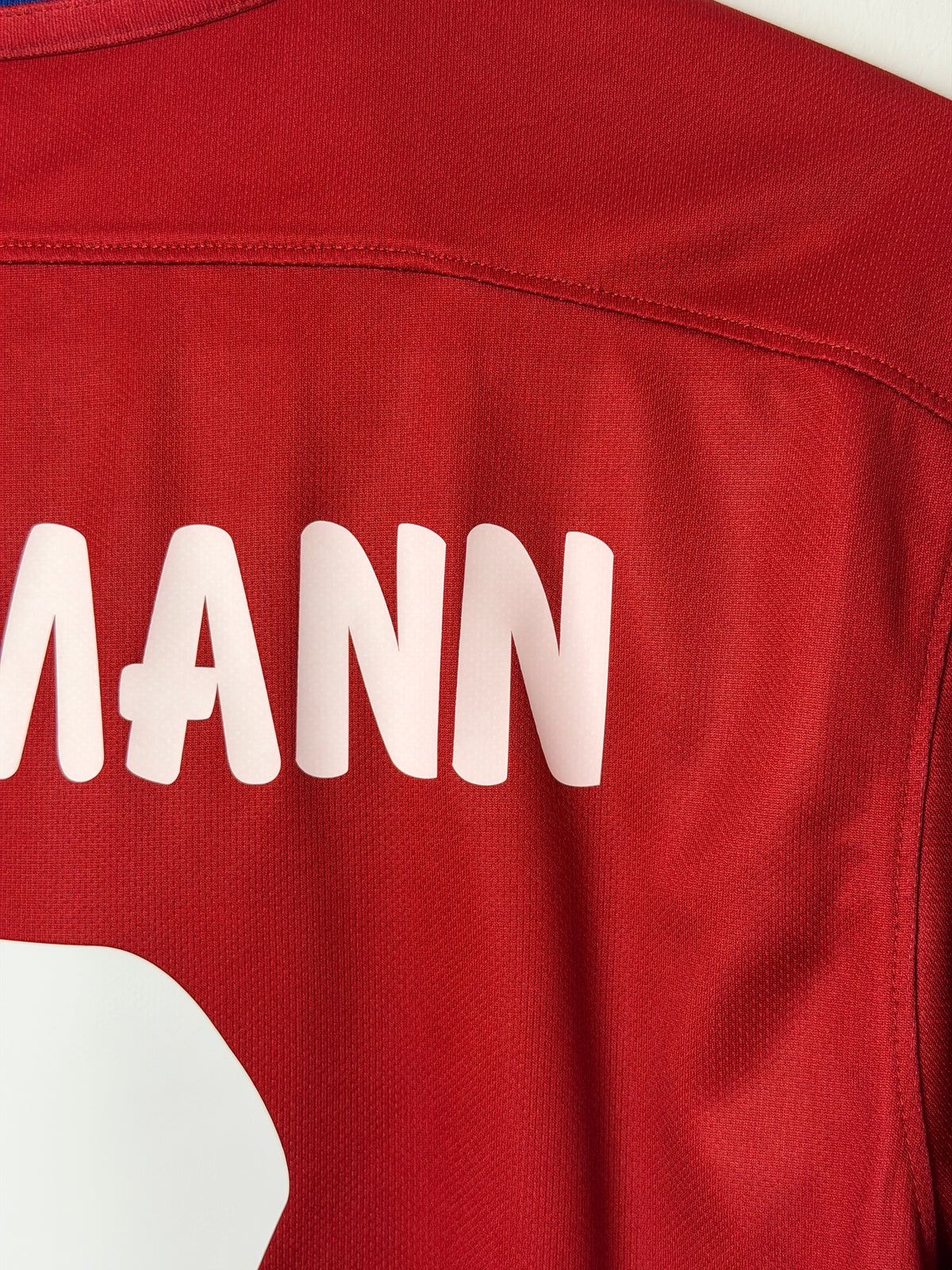 Antoine Griezmann Atletico Madrid 2015-16 home football shirt (M)