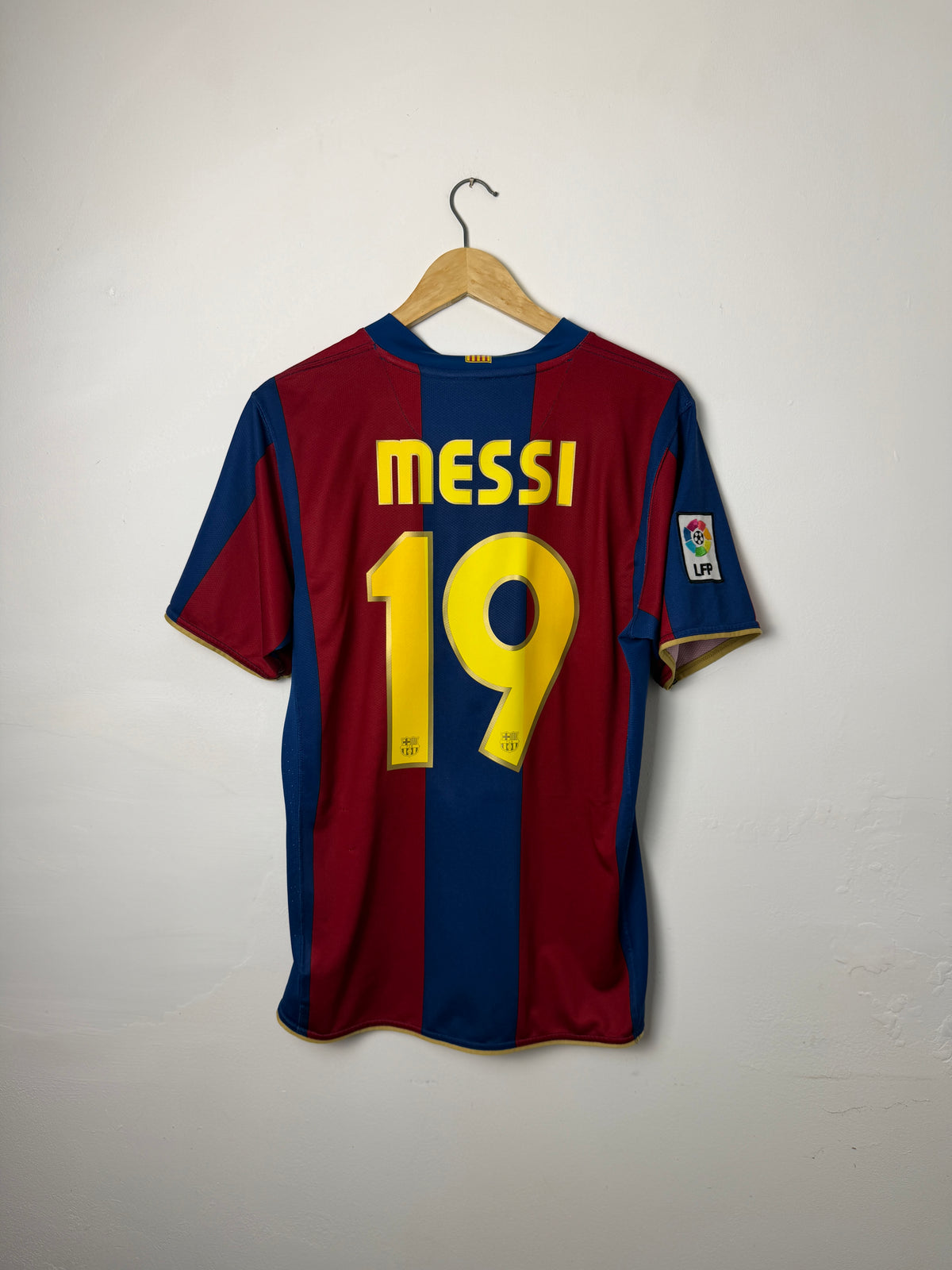Lionel Messi FC Barcelona 2007-08 home football shirt (M)
