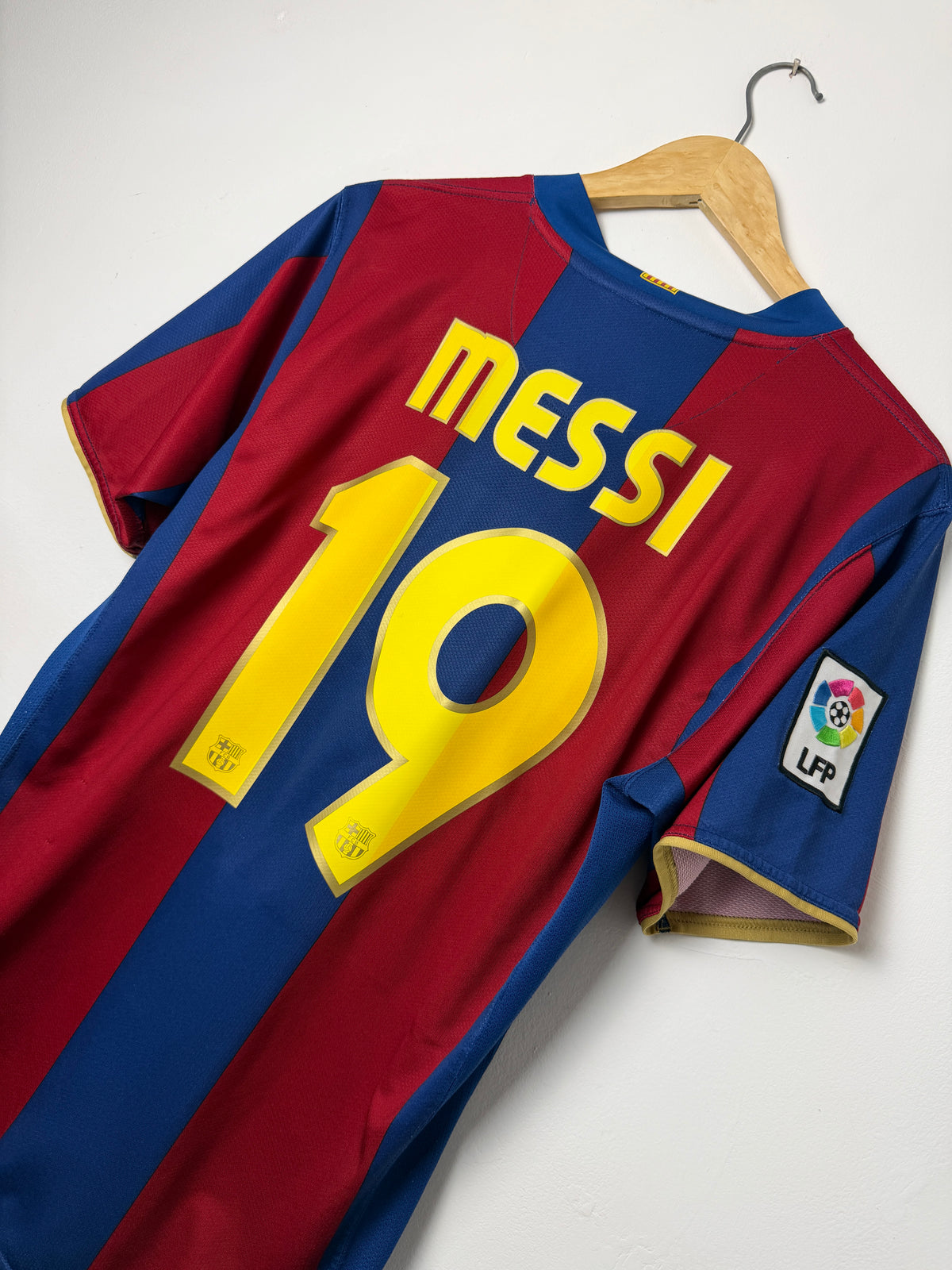 Lionel Messi FC Barcelona 2007-08 home football shirt (M)