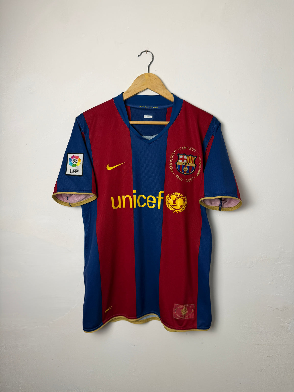 Lionel Messi FC Barcelona 2007-08 home football shirt (M)