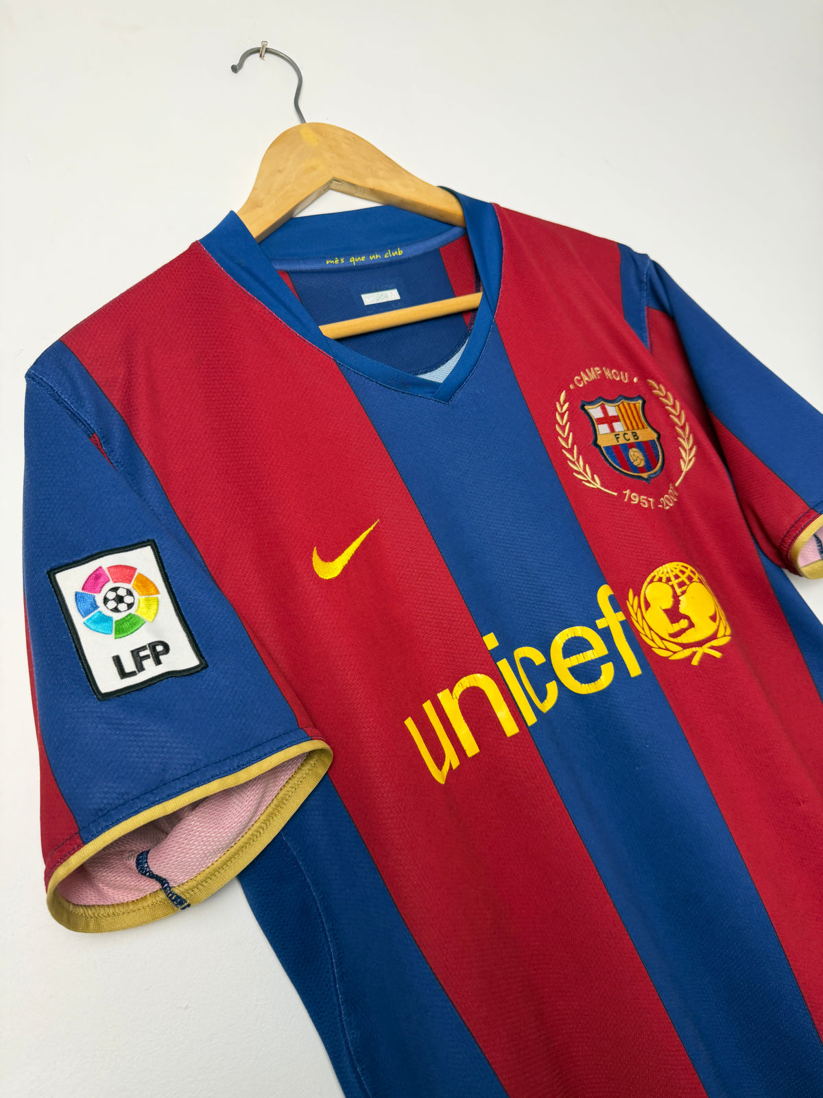 Lionel Messi FC Barcelona 2007-08 home football shirt (M)