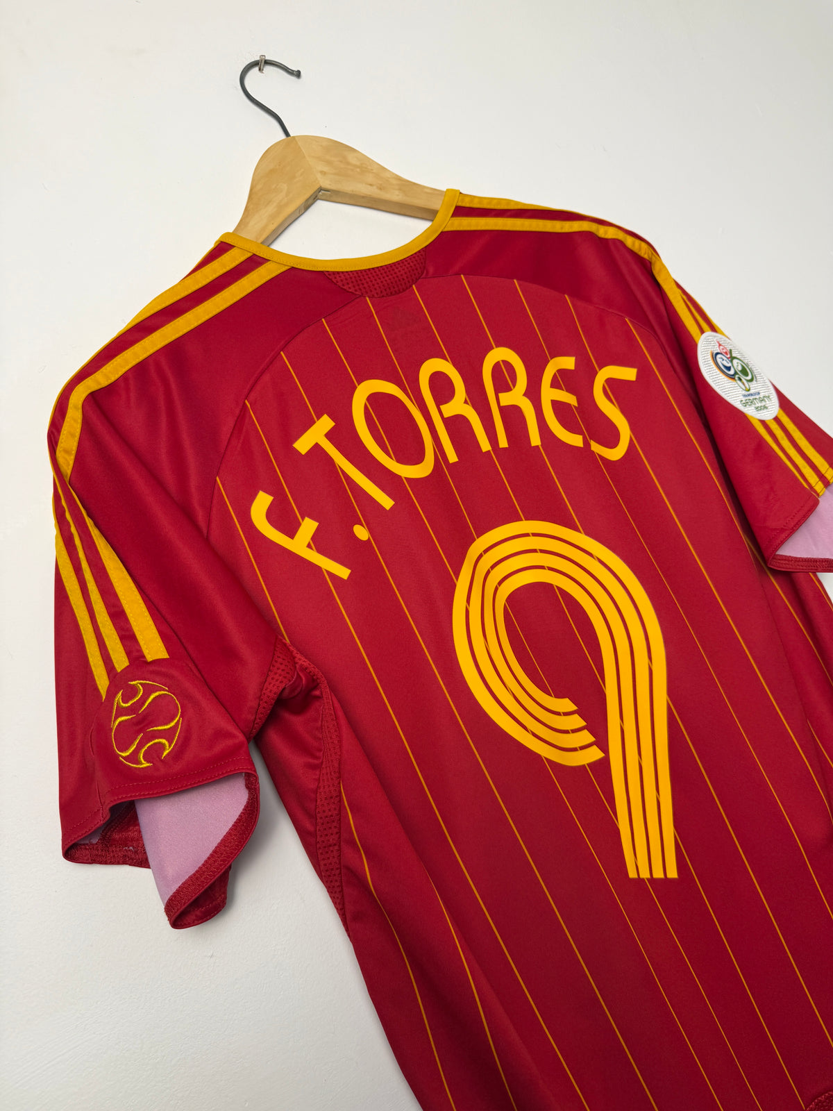 Fernando Torres Spain 2006 World Cup home football shirt (M)