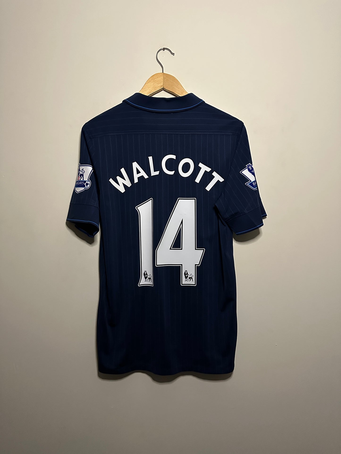 Theo Walcott Arsenal FC 2009-10 away football shirt (M)