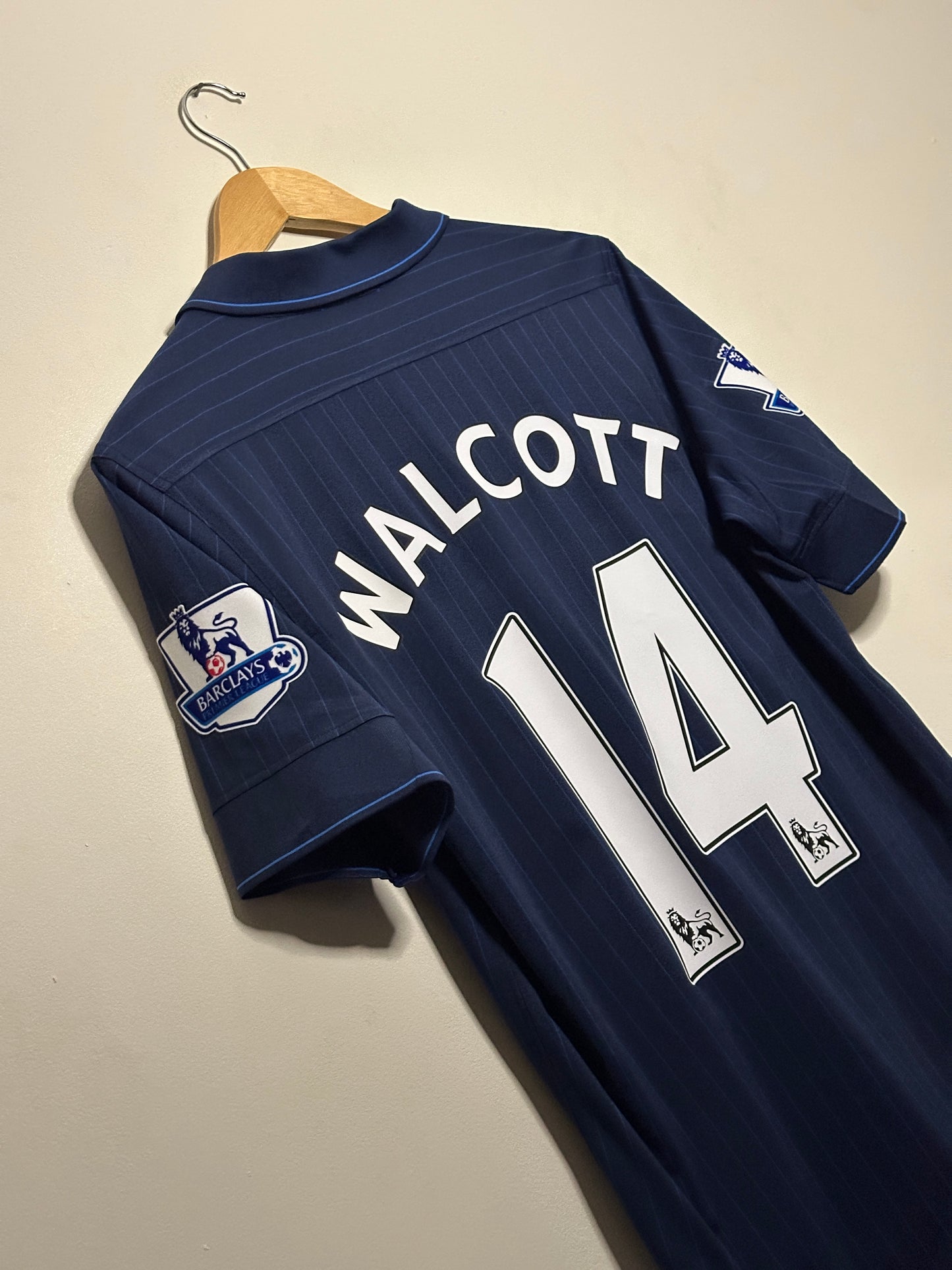 Theo Walcott Arsenal FC 2009-10 away football shirt (M)